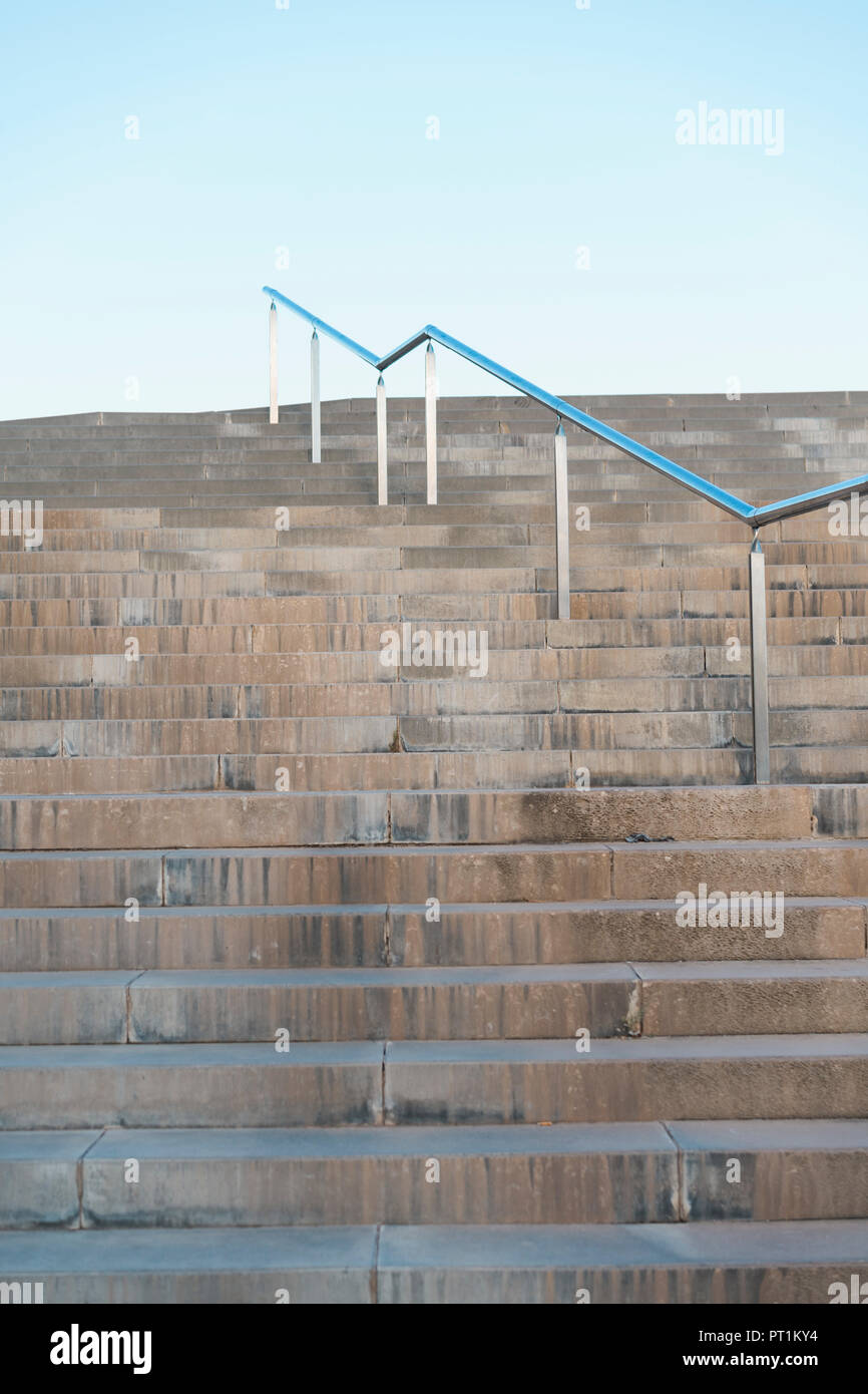 Spanien, Barcelona, Leere Treppe mit Geländer Stockfoto