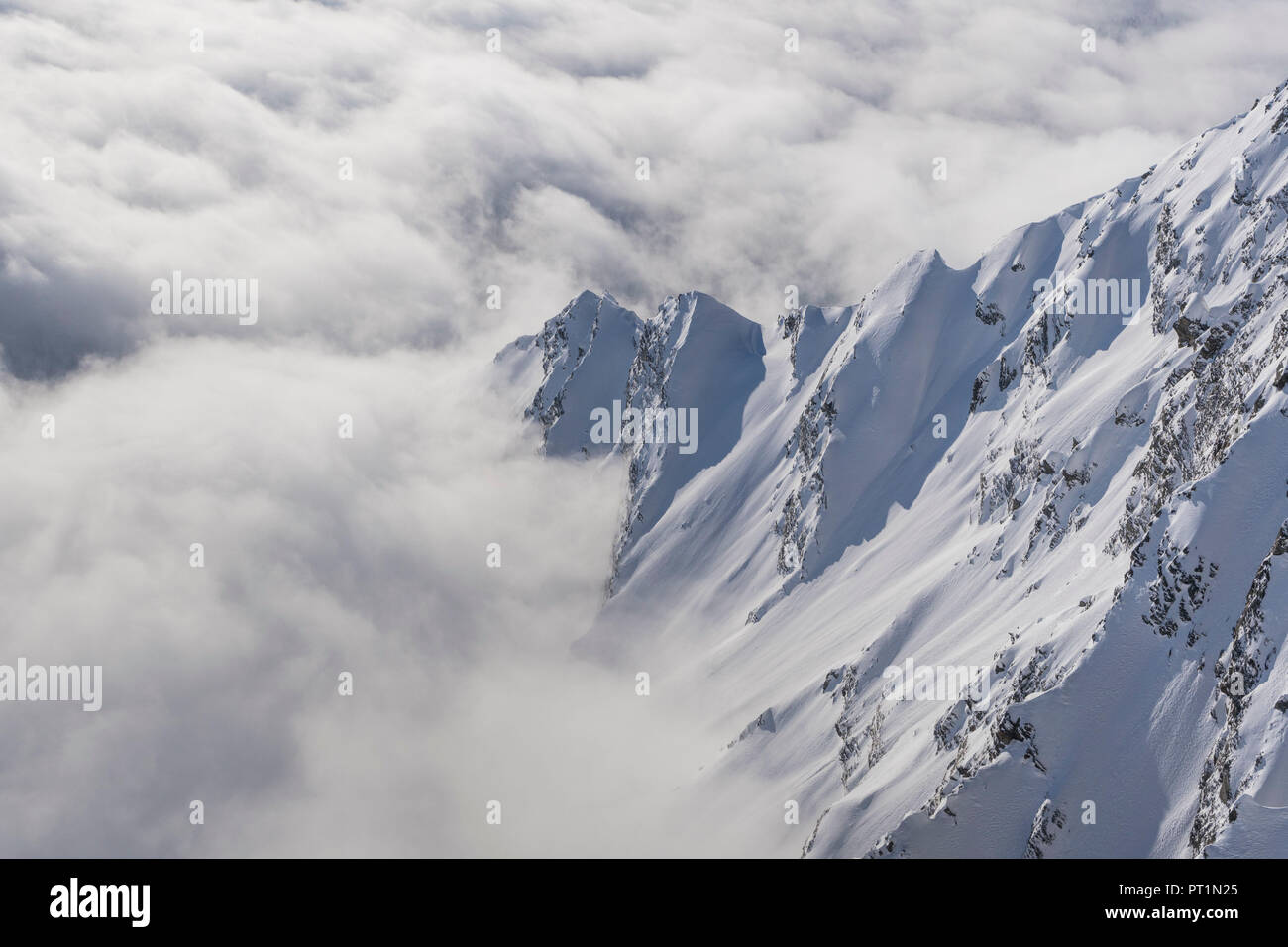 Grate und Wolken von Feluma Peak, Valgrisenche, Arvier, Valle d'Aosta, Italien, Stockfoto