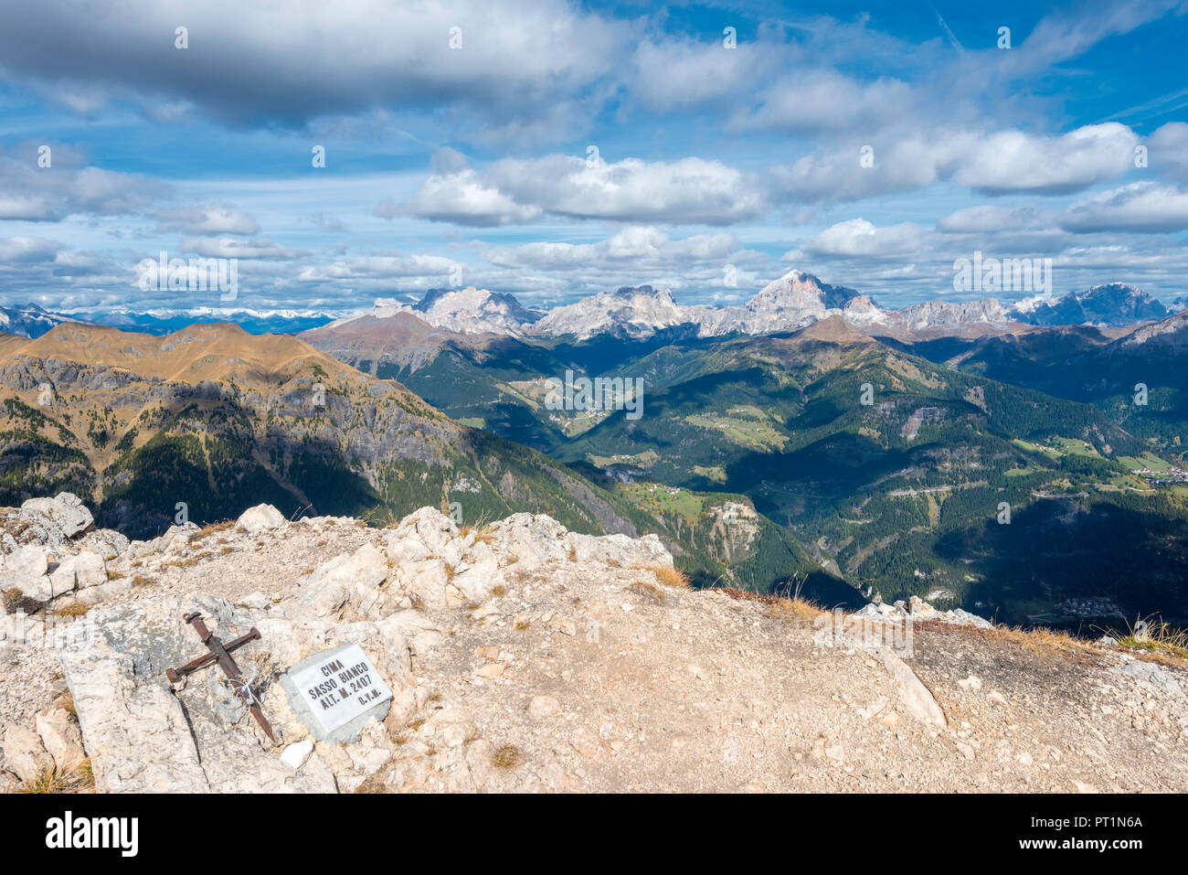 Mount Sasso Bianco, Dolomiten, Alleghe, Provinz Belluno, Venetien, Italien, Europa, am Gipfel des Berges Sasso Bianco Stockfoto