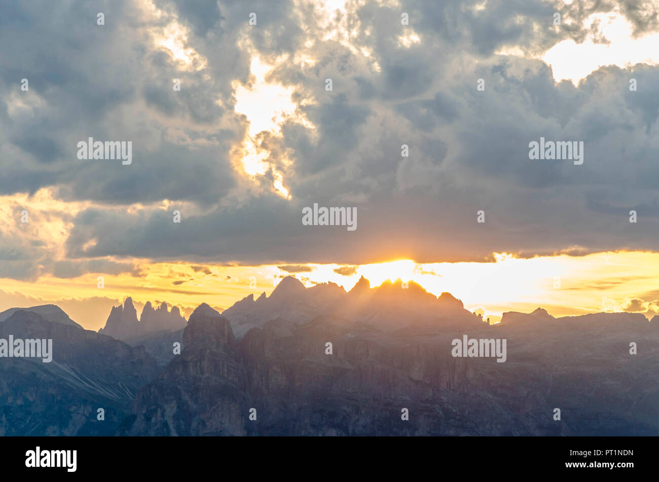 Naturpark Puez-Geisler bei Sonnenuntergang, Naturpark Puez-Geisler, Provinz Bozen, Südtirol, Dolomiten, Italien, Europa Stockfoto