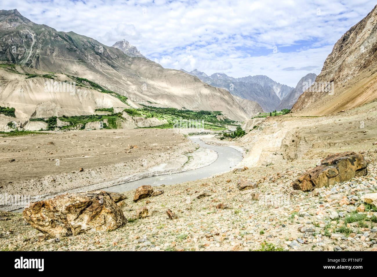 Korphe Dorf und Braldu River in der Nähe von Askole, Gilgit-Baltistan, Pakistan Stockfoto