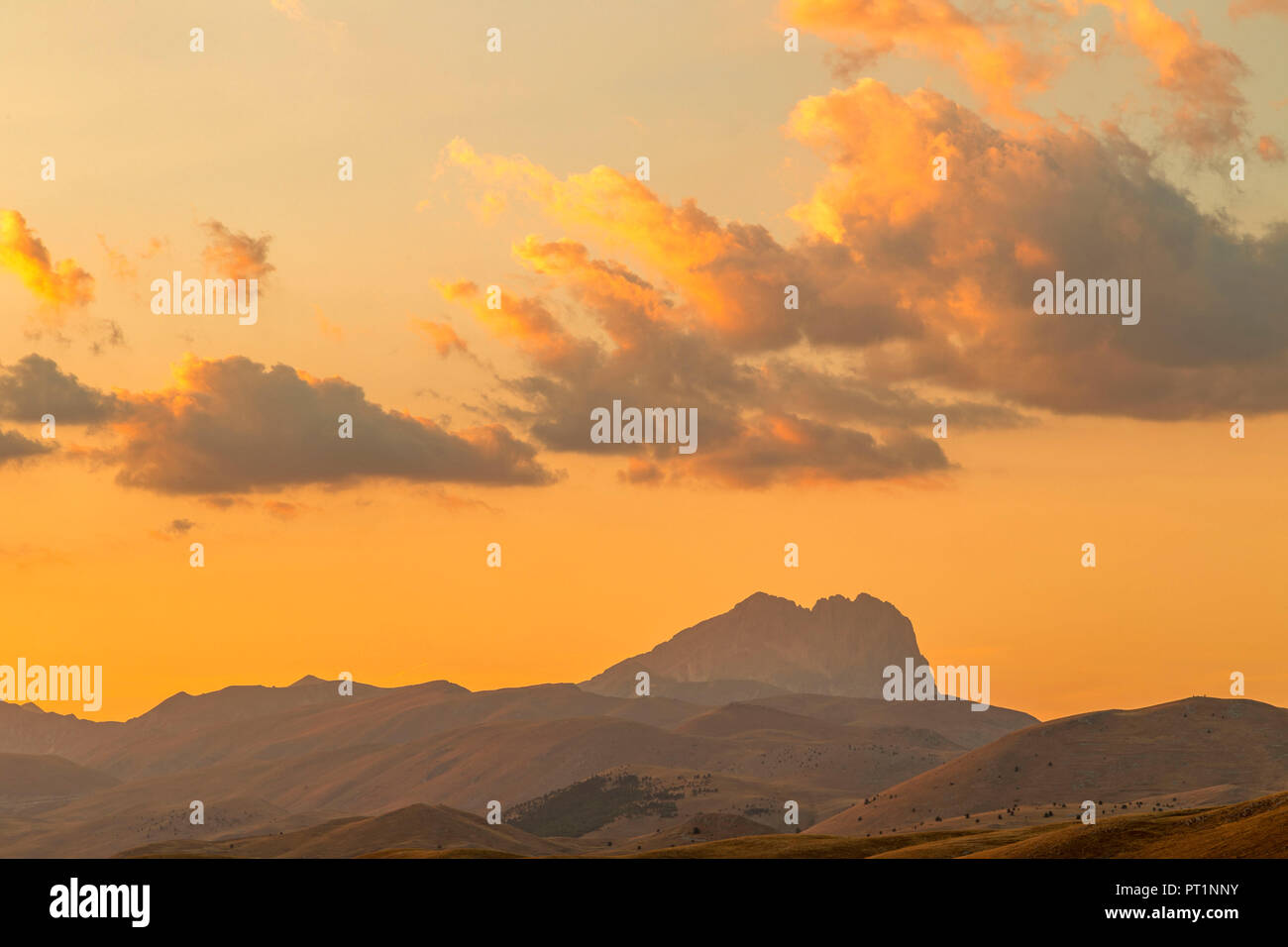 Campo Imperatore bei Sonnenuntergang Europa, Italien, Abruzzen, Provinz L'Aquila, Gran Sasso und Monti della Laga Nationalpark Stockfoto