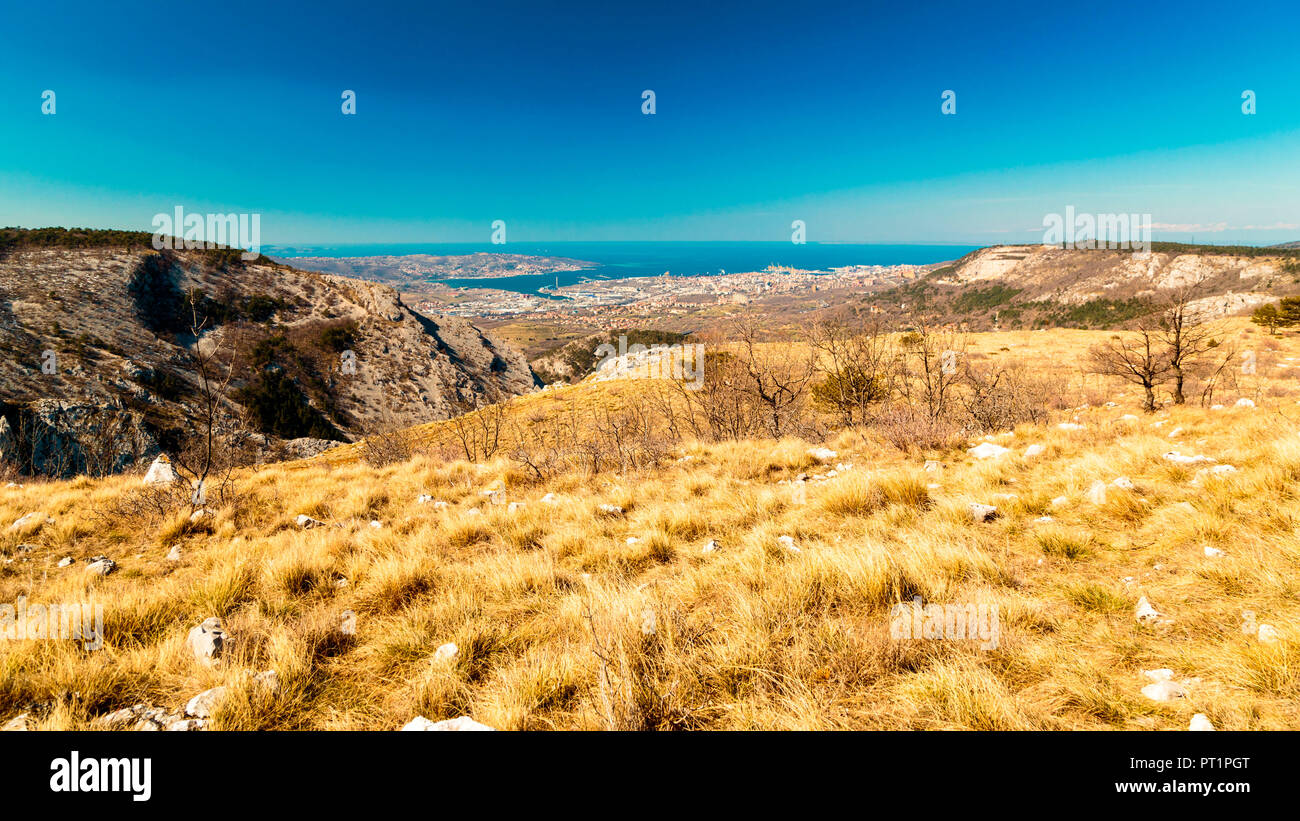 Die Stadt Triest aus der Val Rosandra, Friuli Venezia-Giulia, Italien, Europa Stockfoto