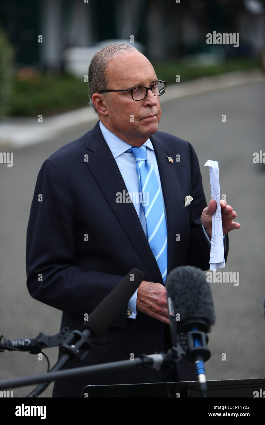 Washington, Vereinigte Staaten von Amerika. 05 Okt, 2018. WASHINGTON, DC: Larry Kudlow Direktor des National Economic Council spricht mit der Presse im Weißen Haus am 5. Oktober 2018. Credit: Tasos Katopodis/CNP | Verwendung der weltweiten Kredit: dpa/Alamy leben Nachrichten Stockfoto