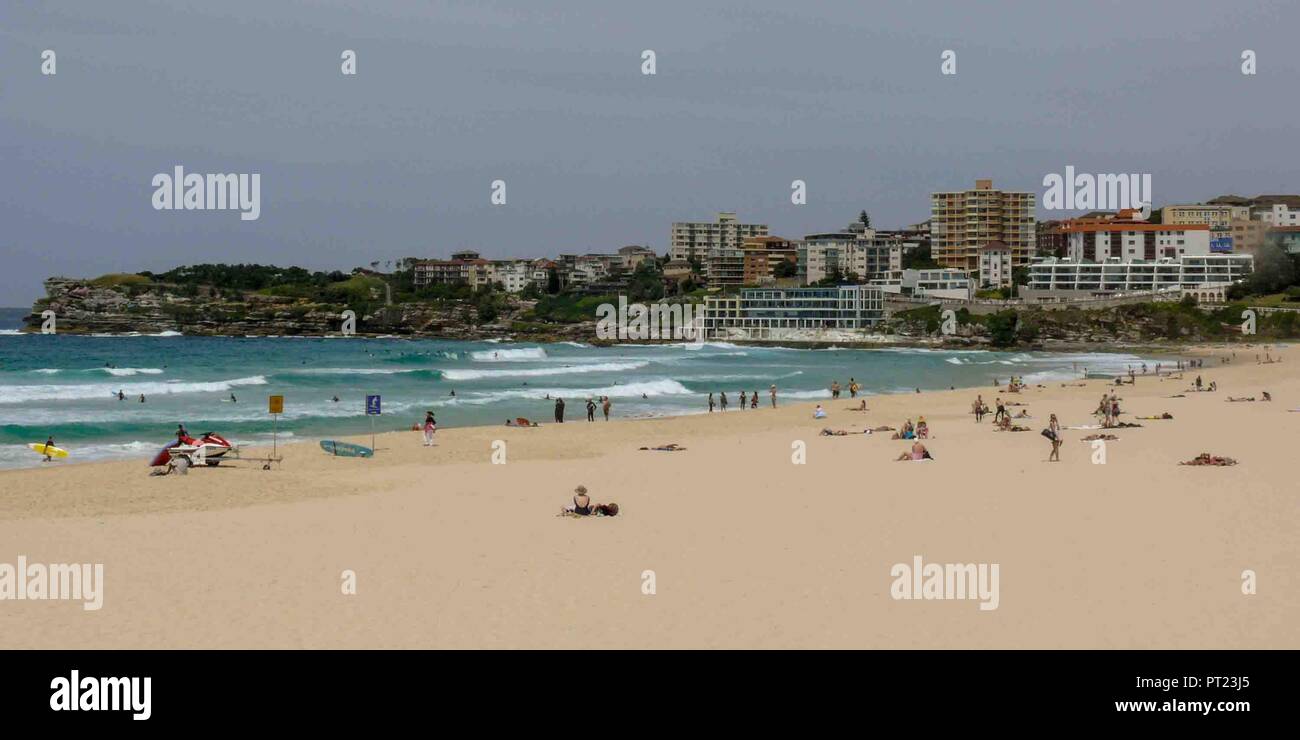 Sydney, New South Wales, Australien. 7. Nov 2008. Die weitläufigen weißen Sandstrand von Bondi Beach, in der Nähe von Sydney, ist einer der berühmtesten Strände Australiens und eine der am meisten besuchten Sehenswürdigkeiten in Australien. Credit: Arnold Drapkin/ZUMA Draht/Alamy leben Nachrichten Stockfoto