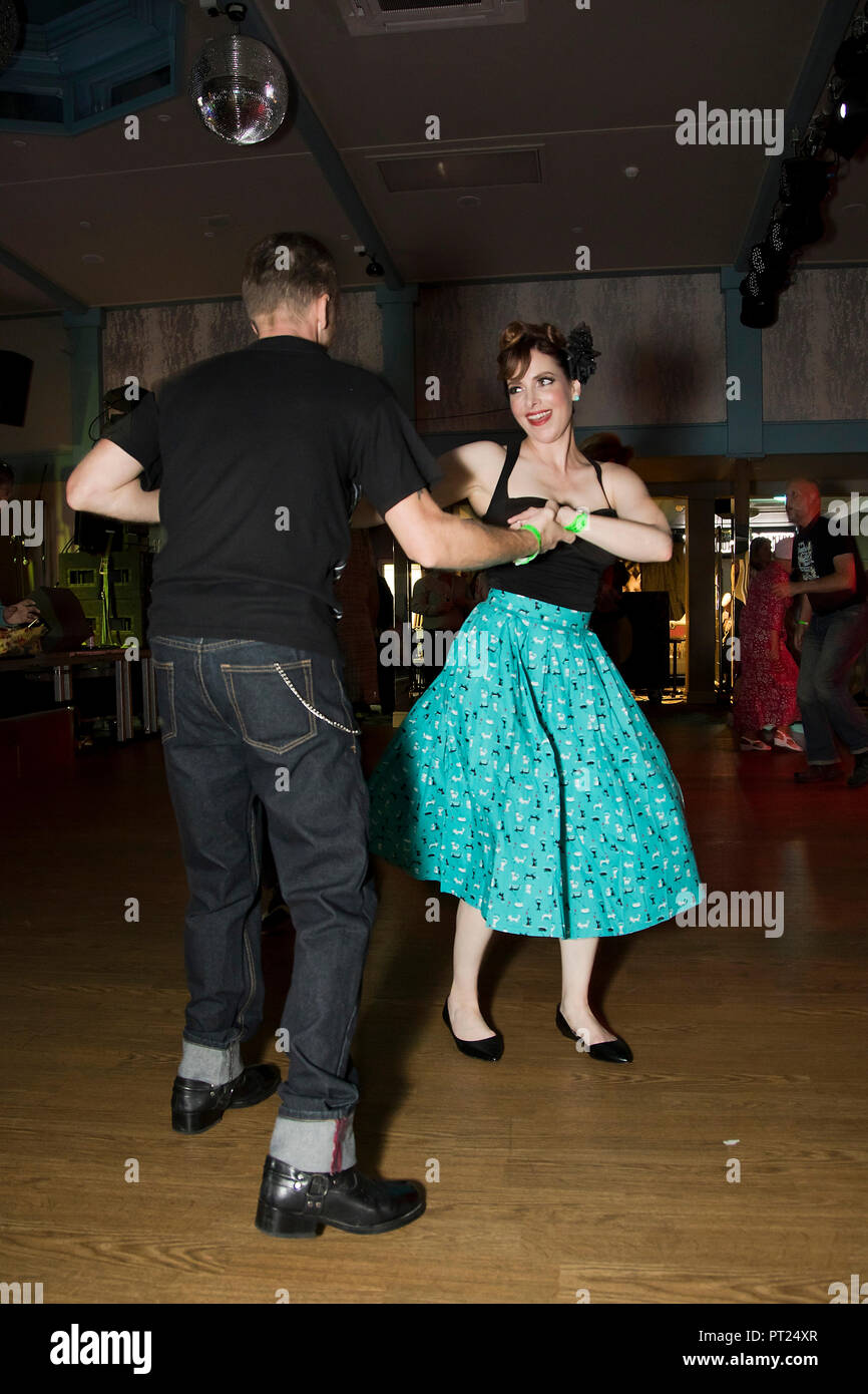 Rock n roll dancing -Fotos und -Bildmaterial in hoher Auflösung – Alamy