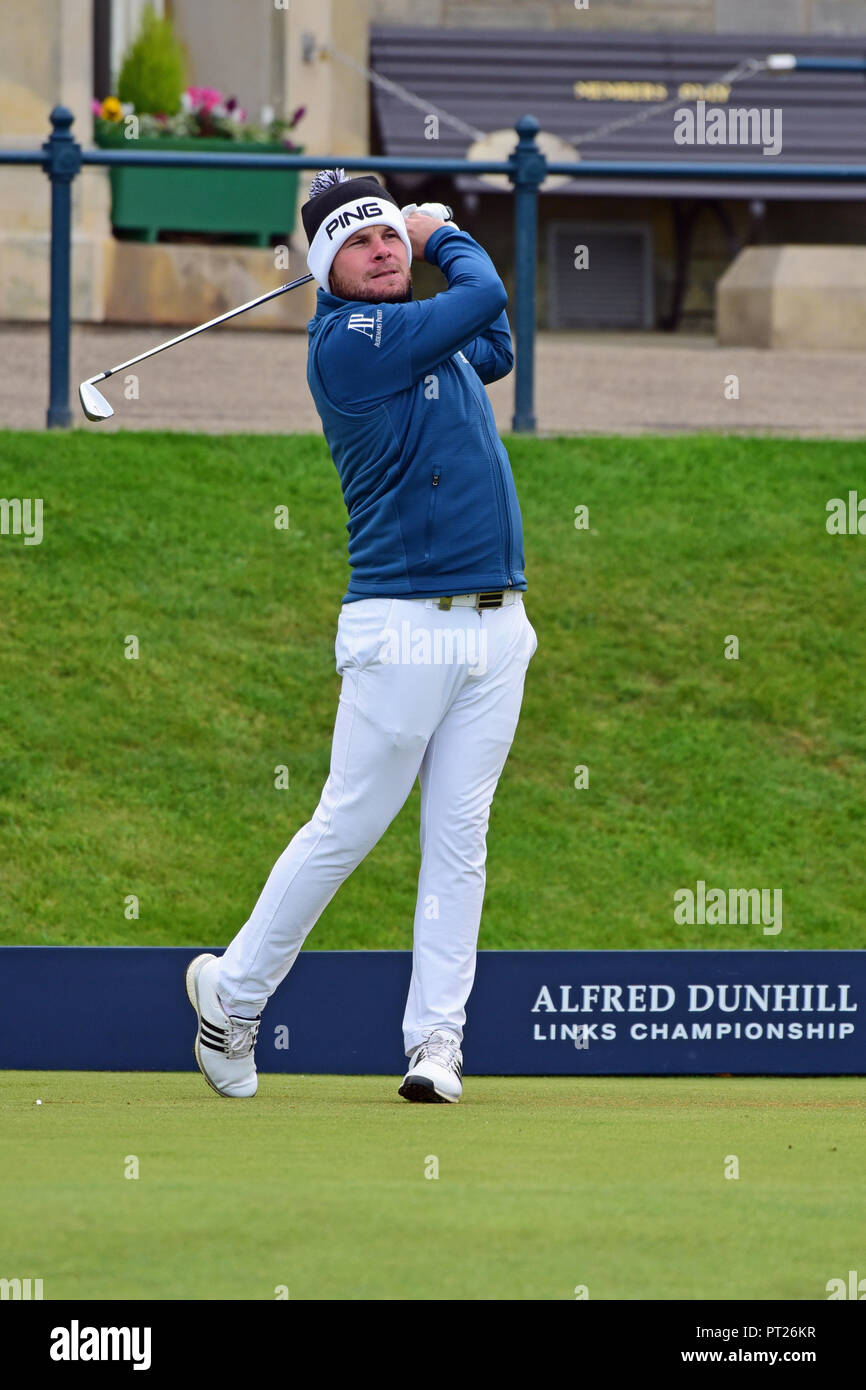 St Andrews, Schottland, UK, 06. Oktober, 2018. Tyrell Hatton spielt die erste Bohrung des alten Kurses, St Andrews, am Tag 3 der Dunhill Links Championship, wo er ist im Betrieb für ein Hattrick nach dem Gewinn der Veranstaltung in 2016 und 2017. © Ken Jack/Alamy leben Nachrichten Stockfoto