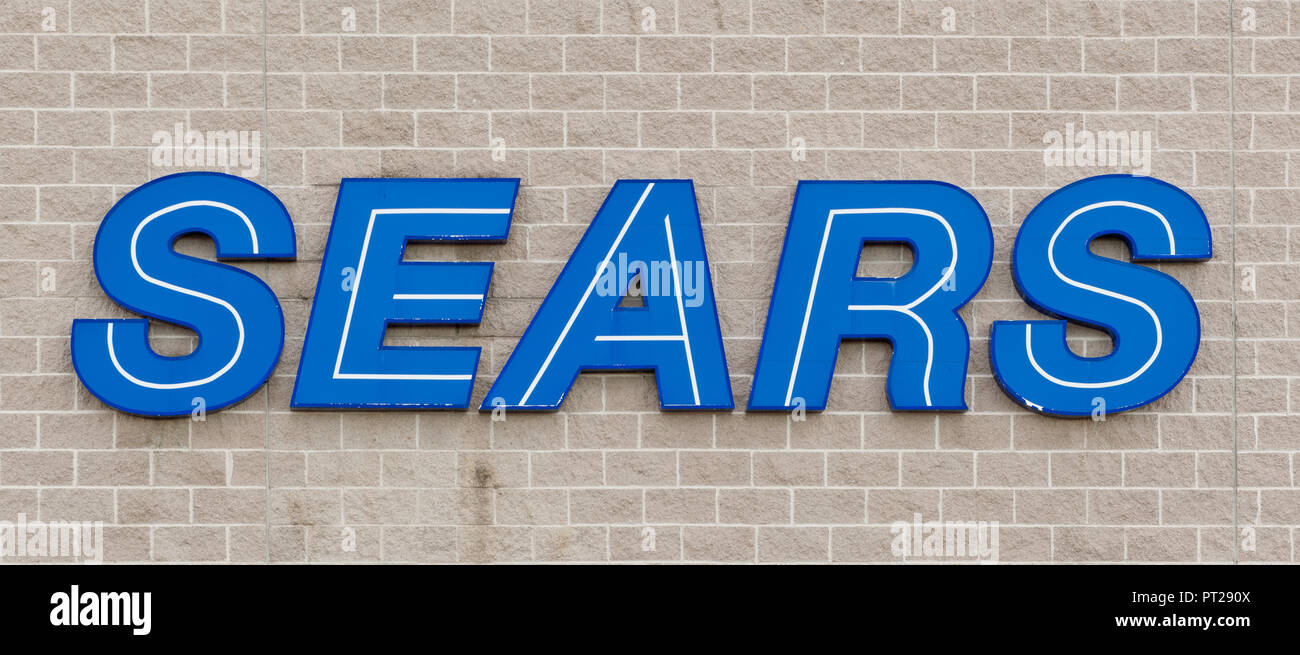 TRURO, KANADA - November 09, 2013: Sears Store anmelden. Sears ist einer amerikanischen und multinationalen Kaufhaus Einzelhändler, die von Walmart ein übertroffen wurde Stockfoto