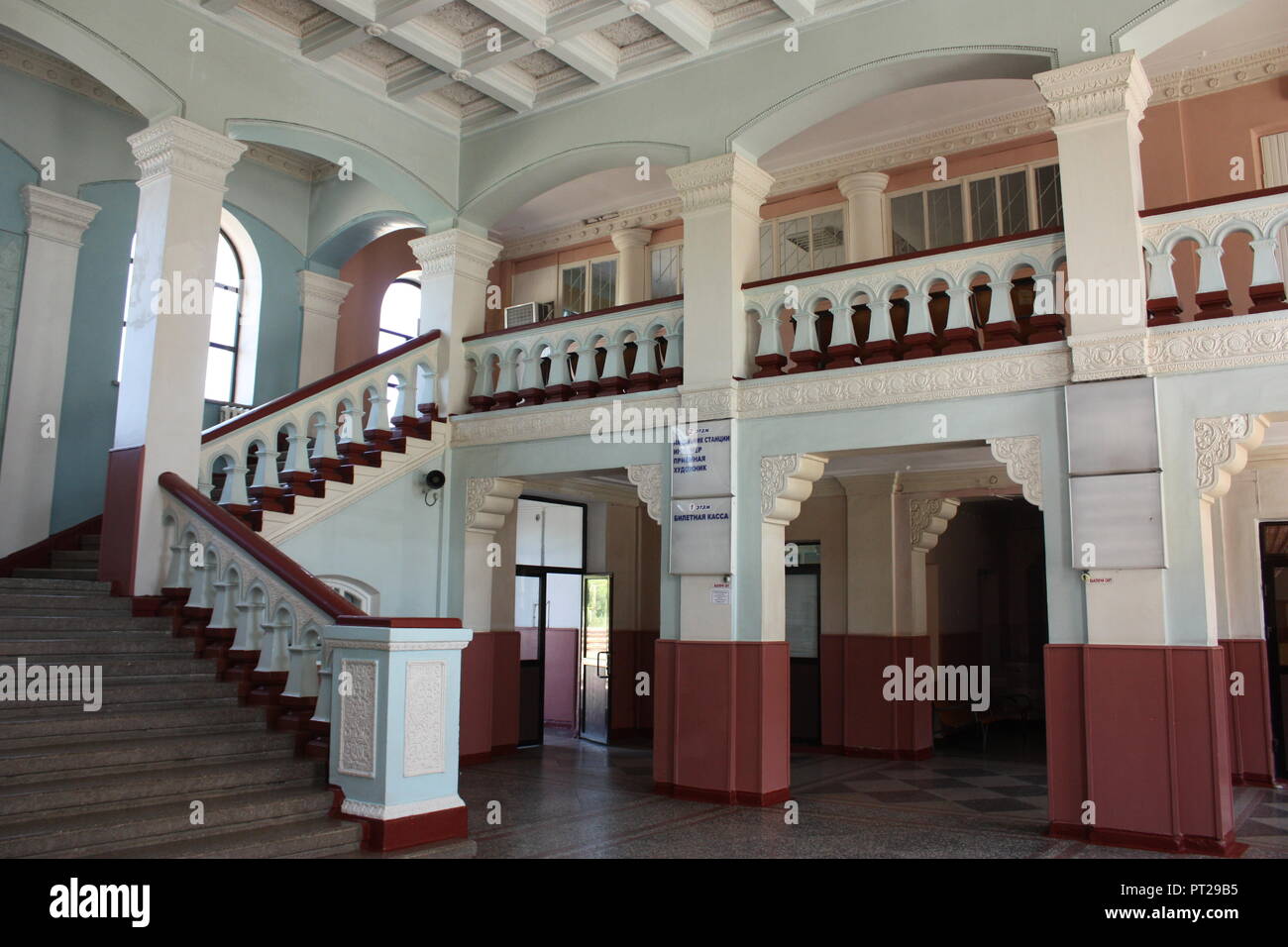 Die Treppen im Bahnhof in Transdniestr Bendereh Stockfoto