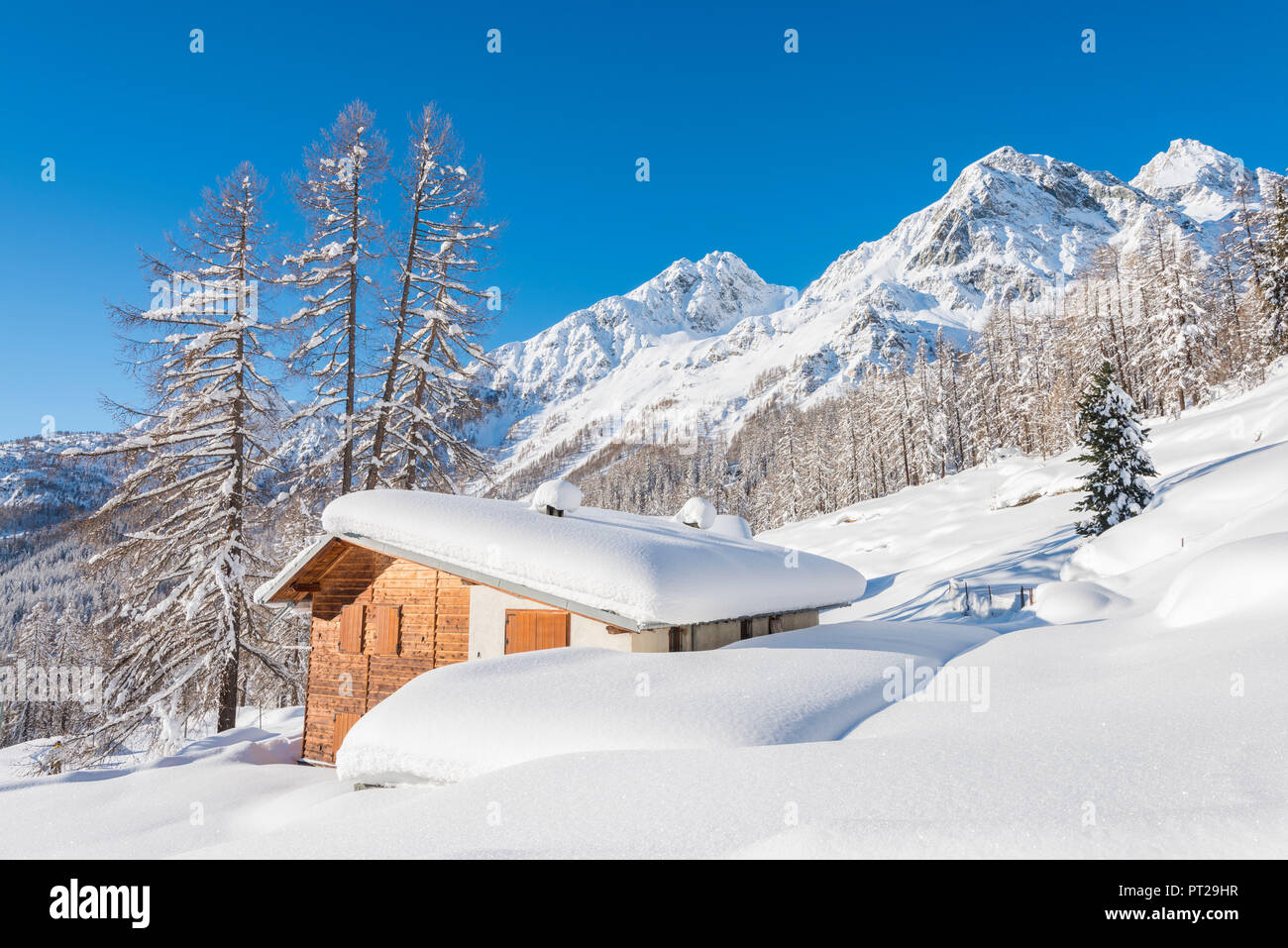 Einsame Hütte, Val d'Ayas, Aostatal, Alpen, Italien Stockfoto