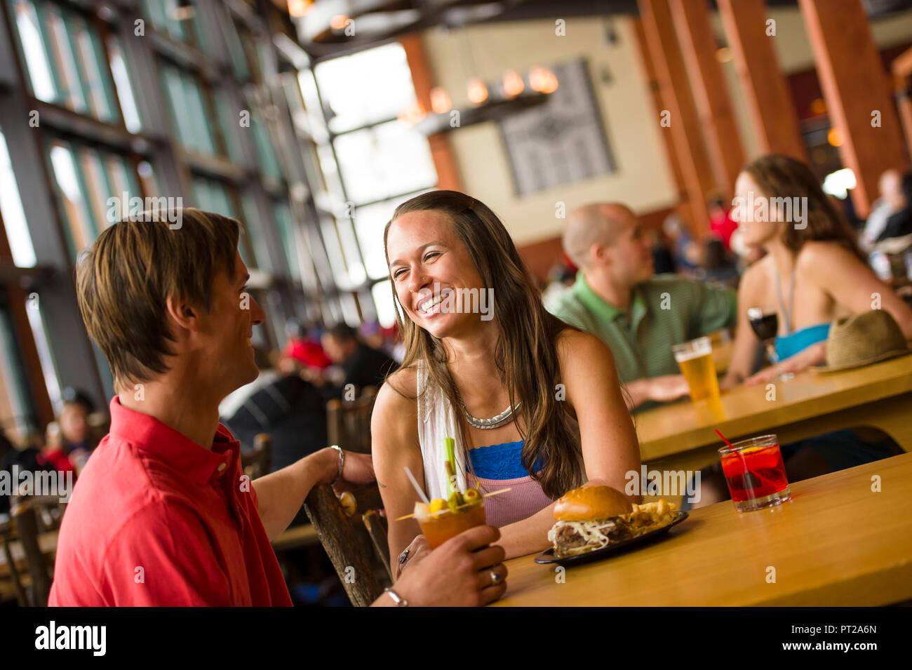 Sommer Spaß mit Freunden am Tamarack Lodge Resort in Heavenly Valley Ski Resort in South Lake Tahoe Stockfoto