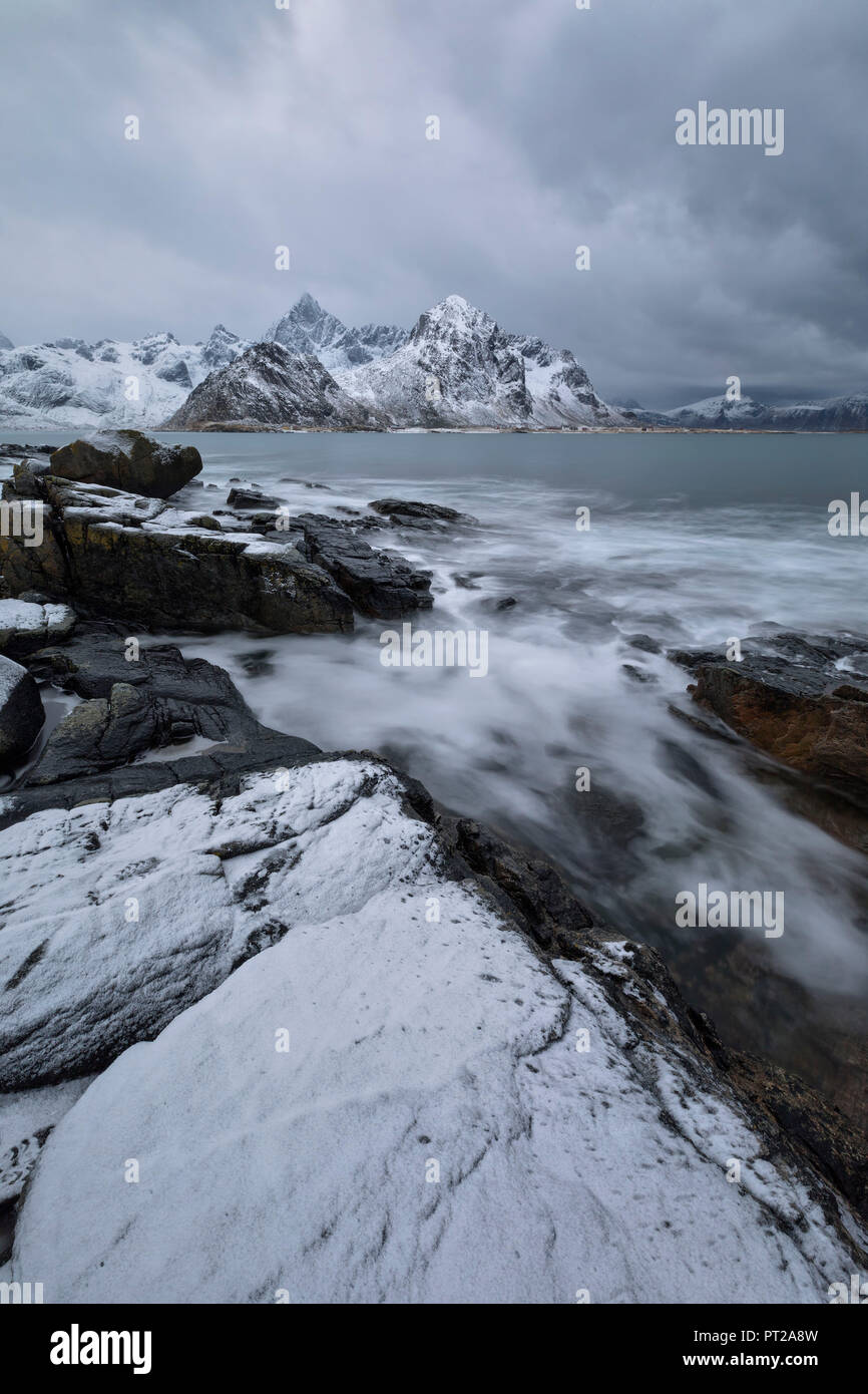 Sea Scape in Vareid, die Gemeinde von Flakstad, Lofoten Inseln, Norwegen, Europa Stockfoto