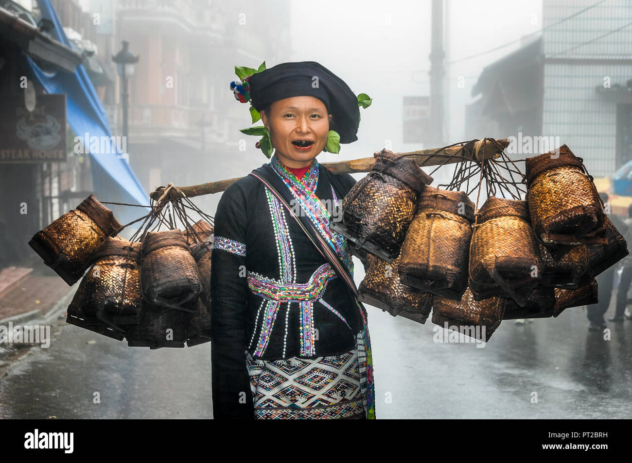 Ein tribal Frau vom Lu Stamm in Sapa, Vietnam. Stockfoto