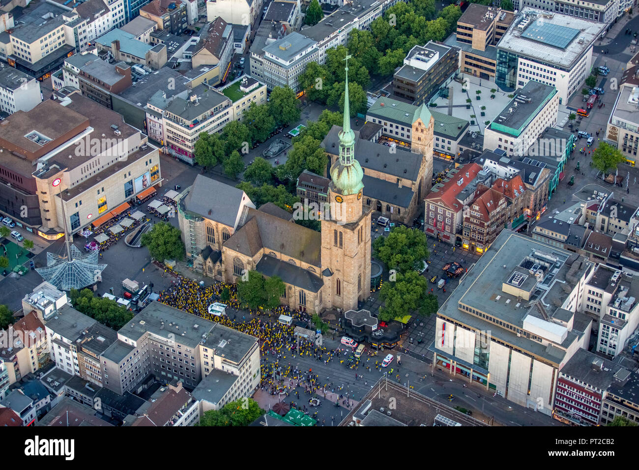 Public Viewing auf der Reinoldi Kirche, Pokalspiel zwischen BVB und Eintracht Frankfurt fan Park, Dortmund, Ruhrgebiet, Nordrhein-Westfalen, Deutschland, Europa Stockfoto