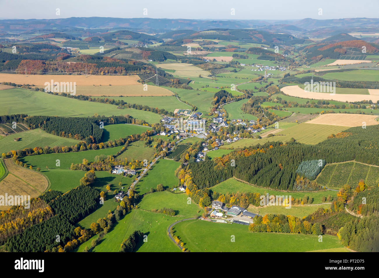 Niederberndorf, Wenne Bach, Goldener Oktober, Indian Summer, Schmallenberg, Sauerland, Nordrhein-Westfalen, Deutschland Stockfoto