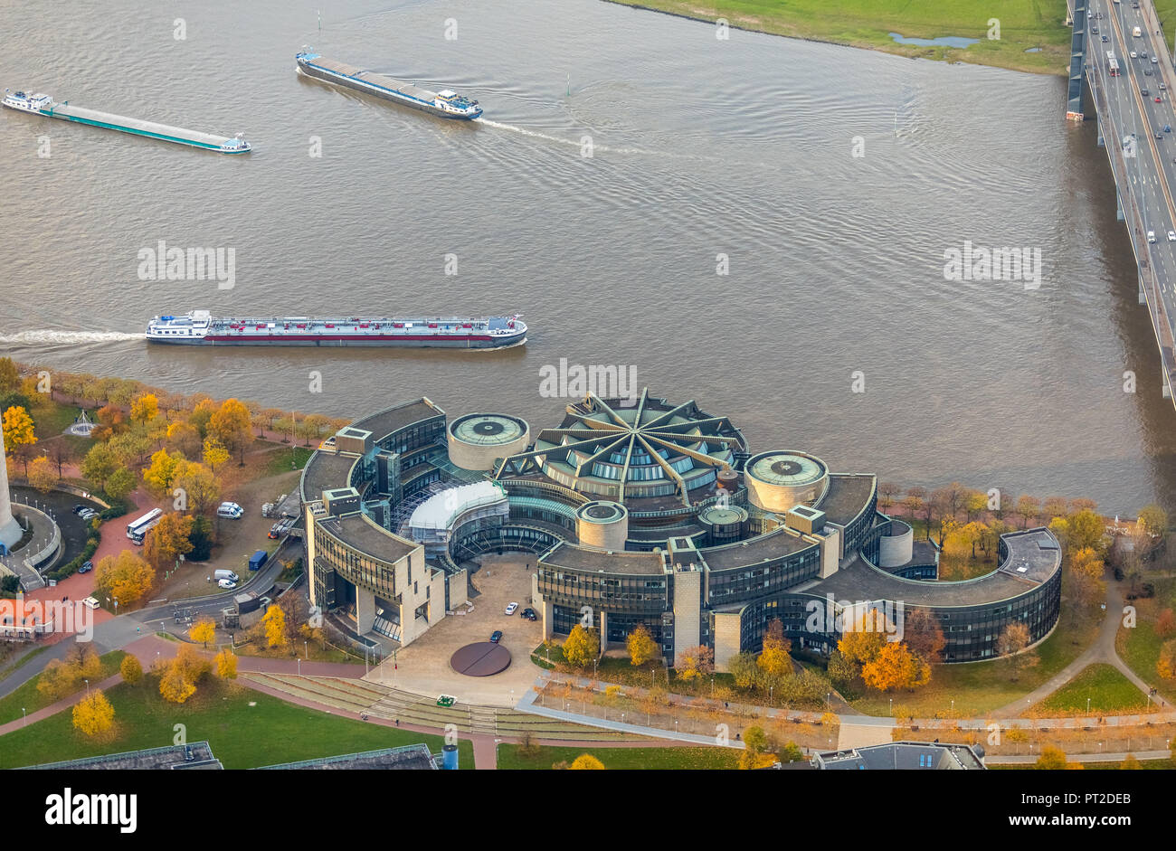 Düsseldorf Landtag nordrhein-westfälischen Landtag, neben dem Fernsehturm am Rhein, Medienhafen, Parlament Bank, Düsseldorf, Rheinland, Nordrhein-Westfalen, Deutschland Stockfoto