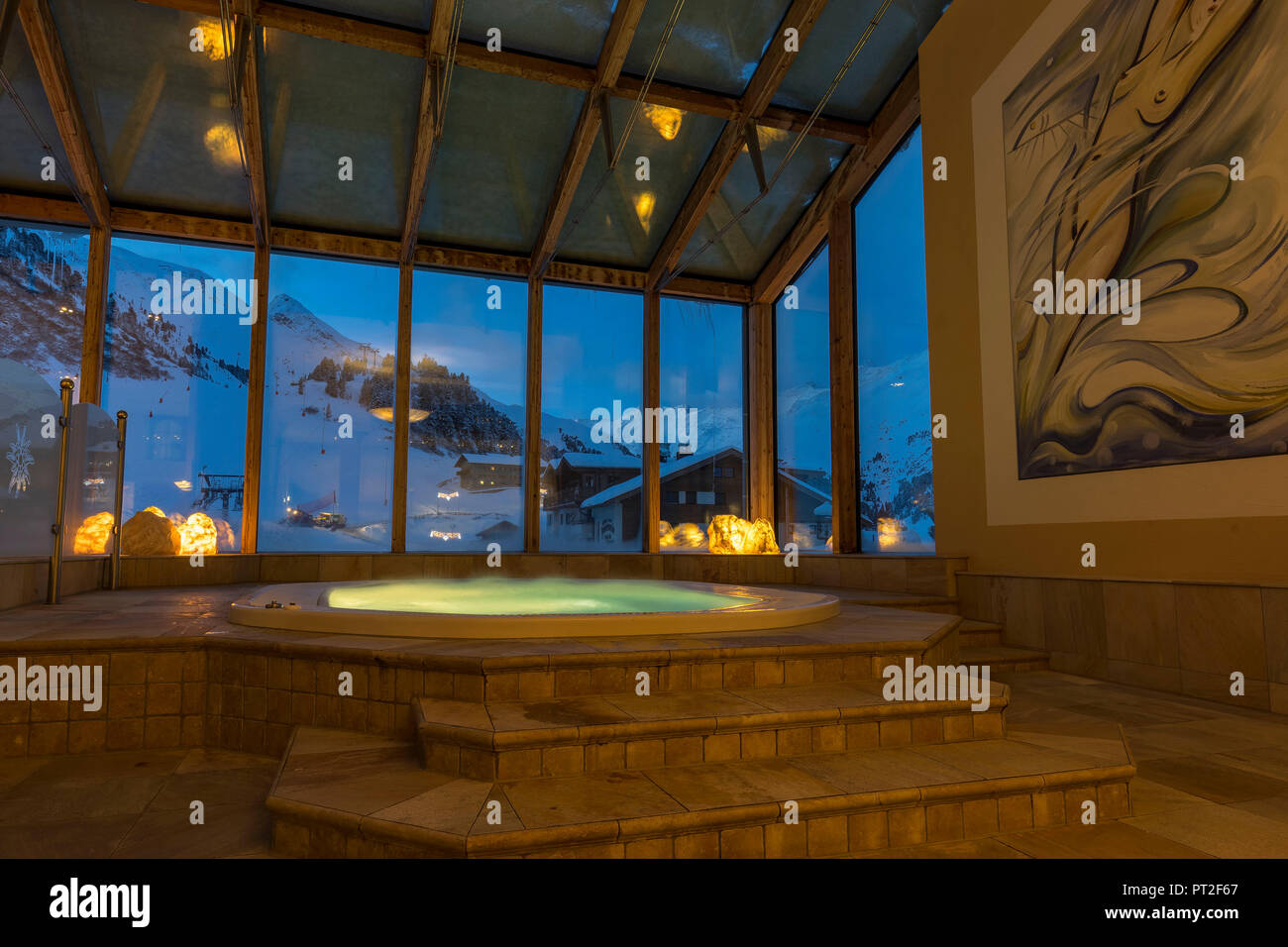 Europa, Österreich, Tirol, Ötztal, Obergurgl, Whirlpool im Wellnessbereich des?? Das 4-Sterne Hotel im Ötztal Stockfoto