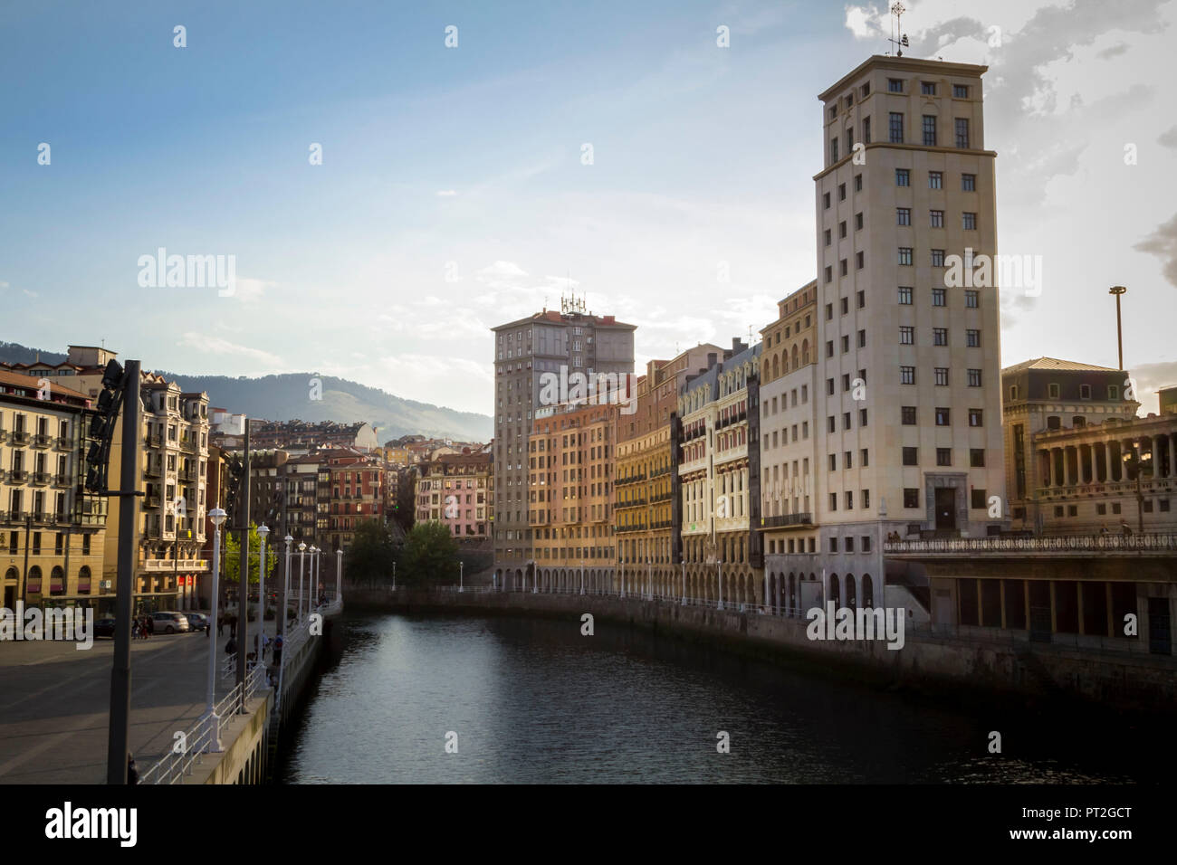 Blick von der Brücke in Richtung Altstadt in Bilbao, Baskenland, Spanien, Europa Stockfoto