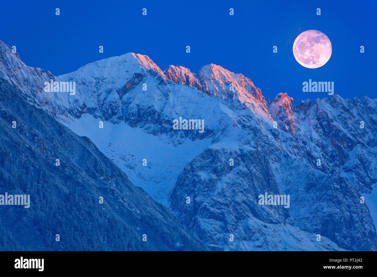 Österreich, Tirol, Wetterstein, Mitterspitzen im Morgenlicht (M) Stockfoto