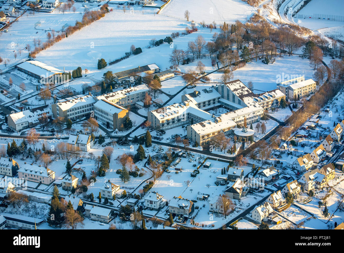 Technische Hochschule Kloster Bestwig Schwestern der Heiligen Maria Magdalena Postel, Bestwig, Sauerland, Nordrhein-Westfalen, Deutschland Stockfoto