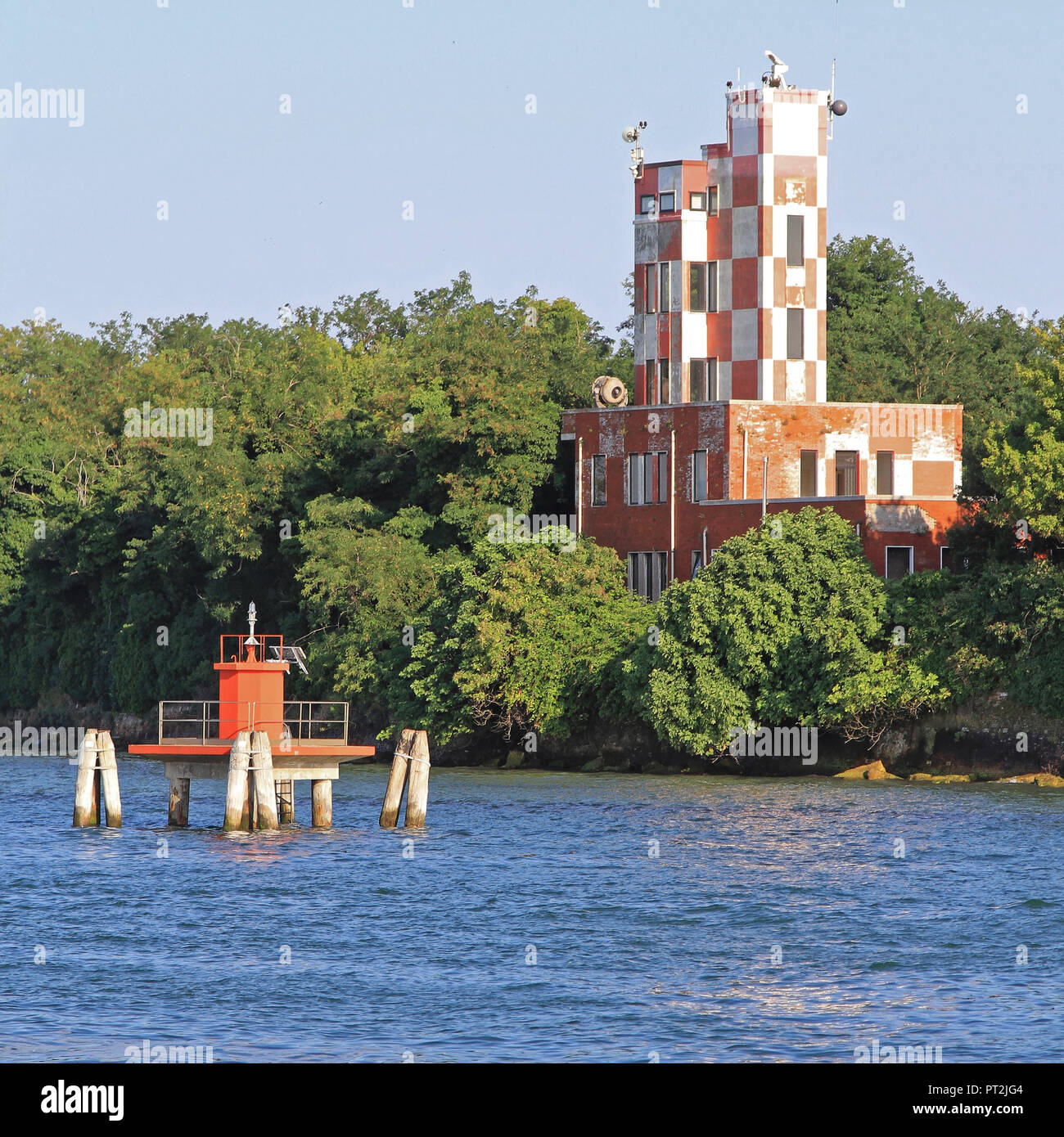 Meer Traffic Control Tower am Lido di Venezia Stockfoto