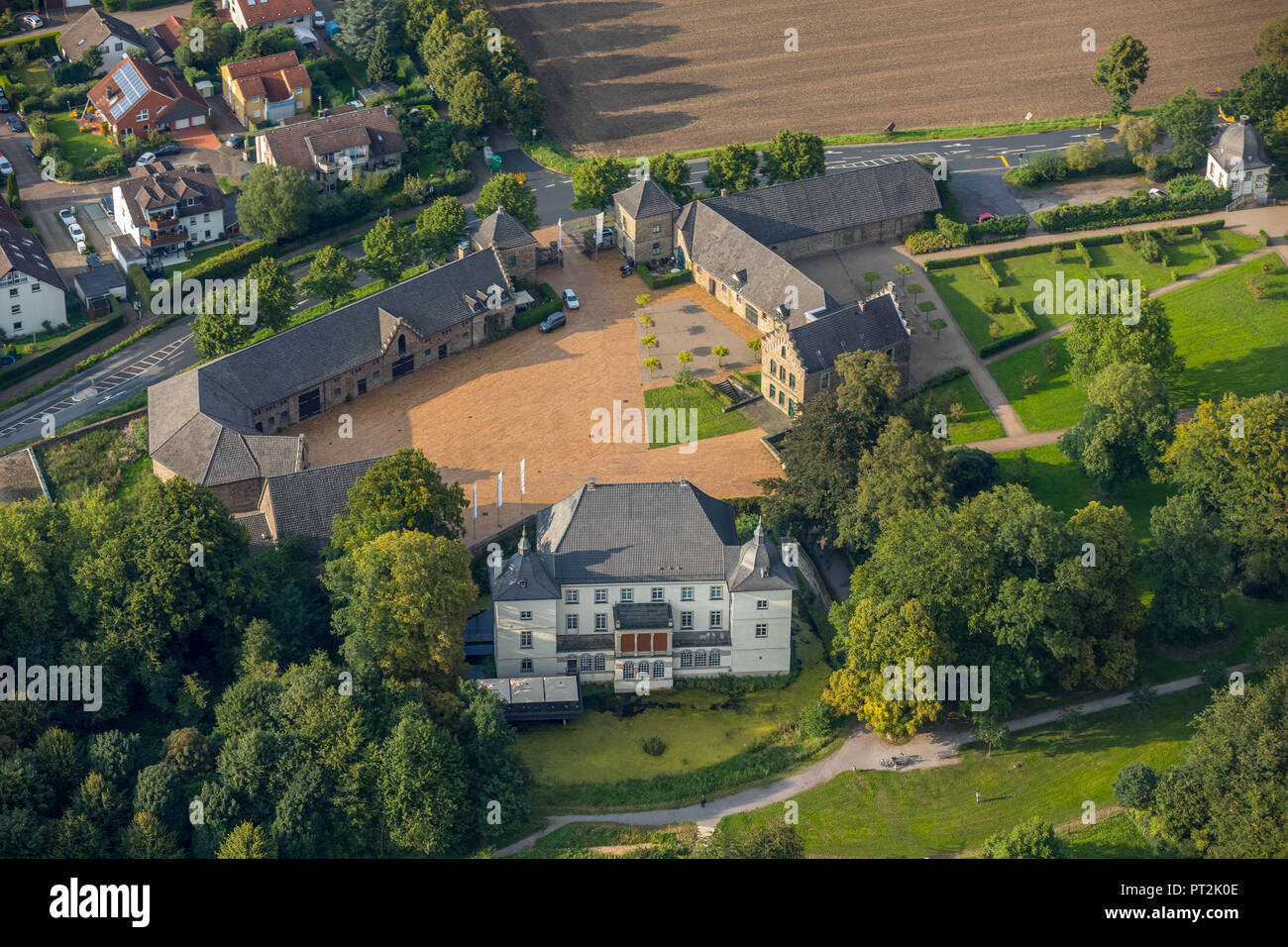 Haus Opherdicke ist ein Wasserschloss und der ehemalige Landsitz in Holzwickede und Opherdicke, Frank Brabant Sammlung, Ausstellung, Veranstaltungsort, Holzwickede, Ruhrgebiet, Nordrhein-Westfalen, Deutschland Stockfoto