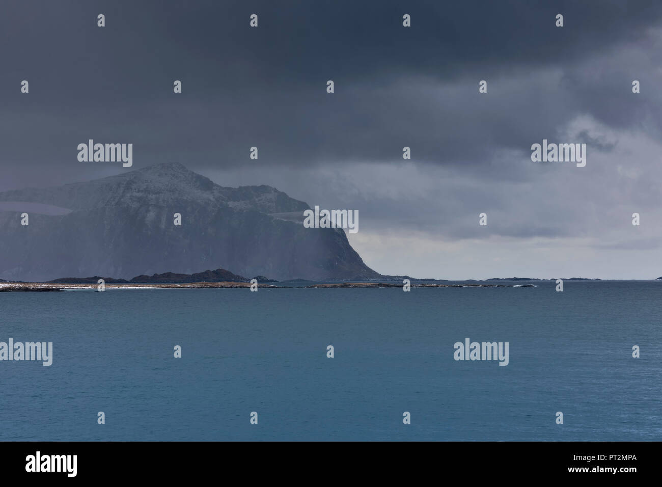 Sea Scape in Vareid, die Gemeinde von Flakstad, Lofoten Inseln, Norwegen, Europa Stockfoto