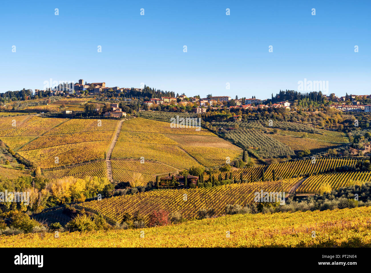 Panzano in Chianti, Florenz, Toskana, Italien, Panzano Dorf bei Sonnenaufgang Stockfoto