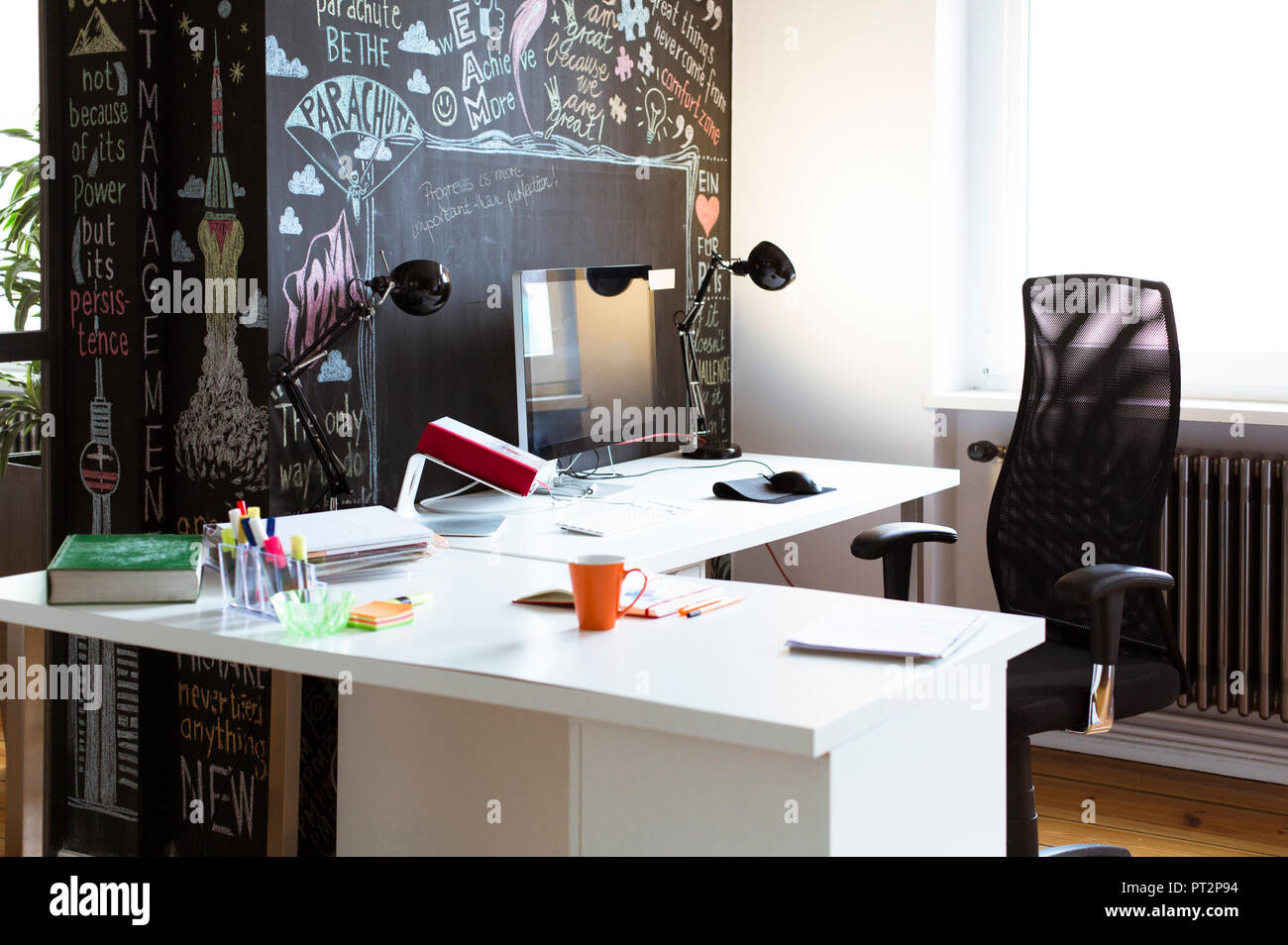Leeren Schreibtisch In Kreative Buro Stockfotografie Alamy