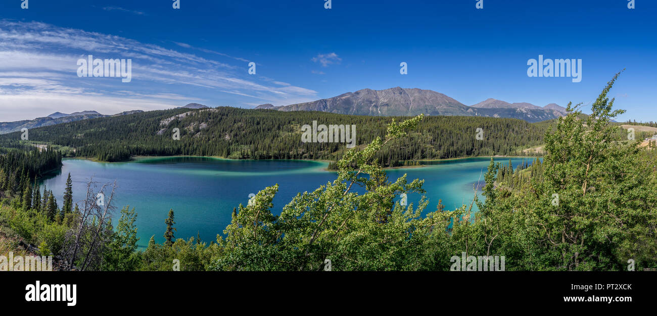 Blick auf Emerald Lake von der Straße Seite des Klondike Highway, Yukon Stockfoto