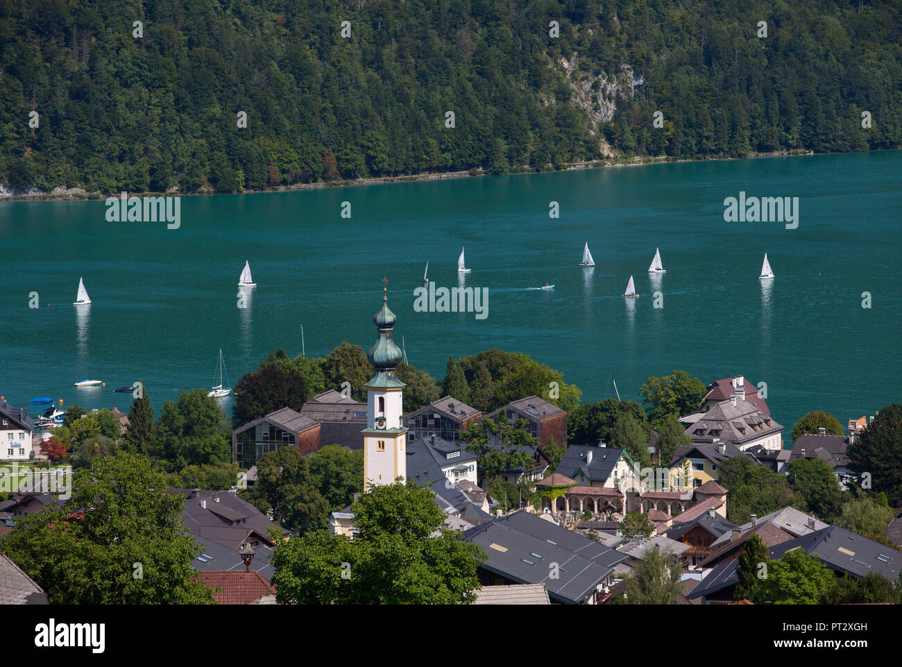 Österreich, Salzburger Land, Salzkammergut, St. Gilgen, Segelboote auf dem See Wolfgang Stockfoto