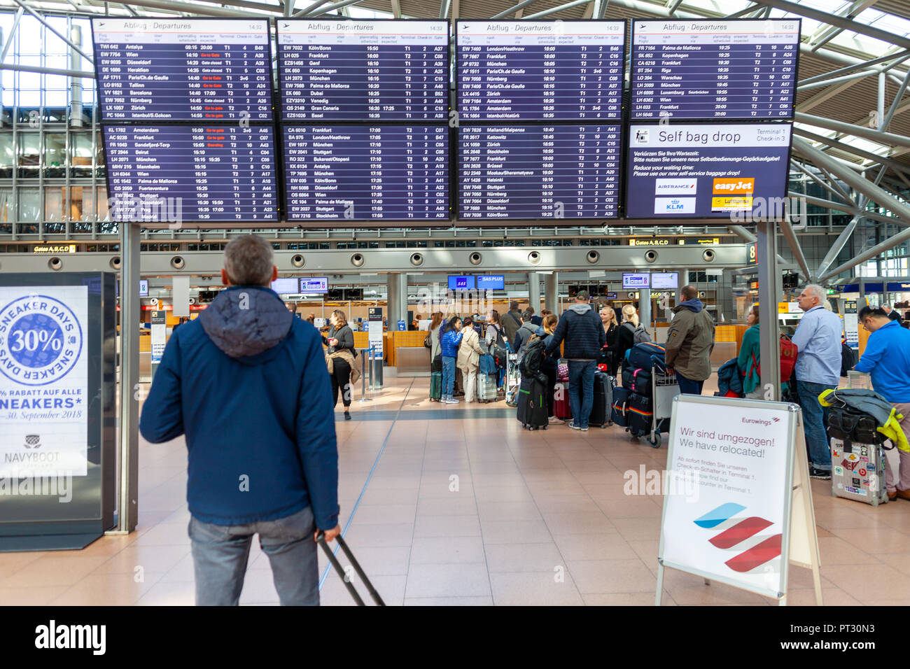 Vorabend Check In Flughafen Hamburg www.alamy.de