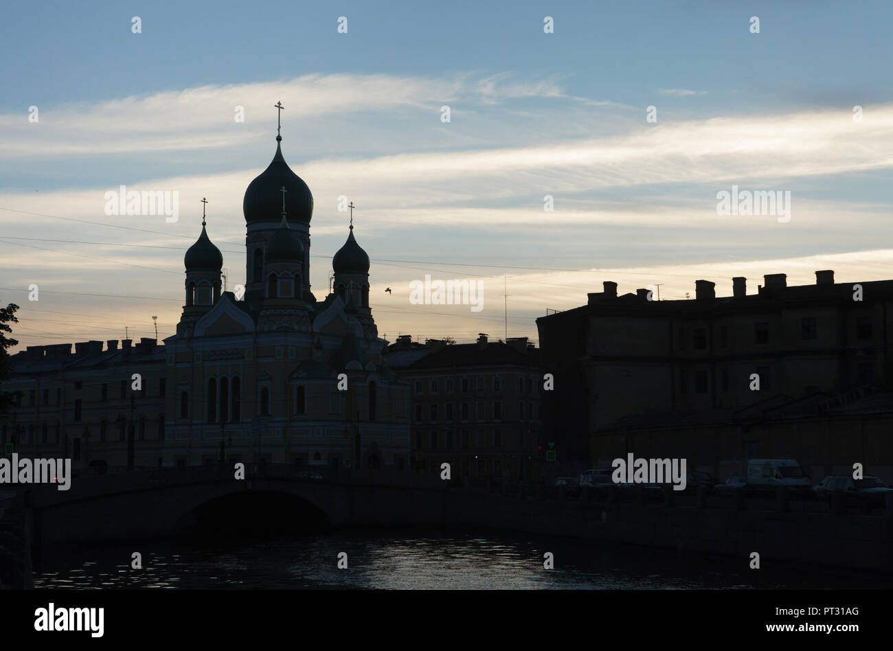 Kirche des hl. Isidor, der von russischen Architekten Alexander Poleshchuk (1903-1907) auf der Griboyedov Canal in Sankt Petersburg, Russland, dargestellt bei Sonnenuntergang. Stockfoto
