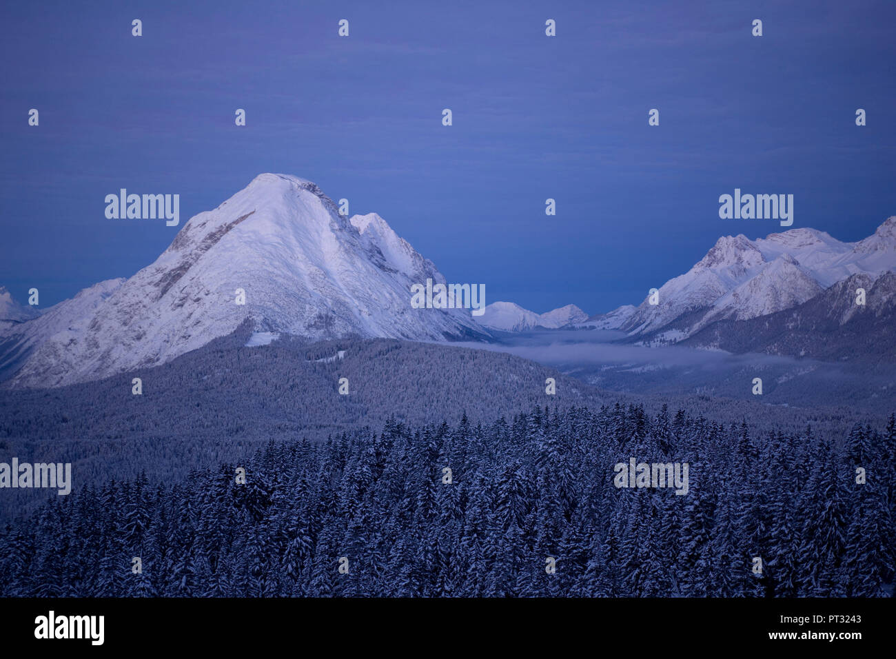 Blick auf den Berg Hohe Munde im Winter, Mieminger Gebirge, Tirol, Österreich Stockfoto