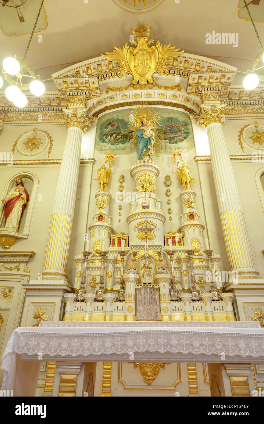 QUEBEC CITY, Kanada - 21 Aug, 2012: Altar des berühmten Notre-Dame-des-Victoires (Unsere Liebe Frau vom Siege) Kirche am Place Royale in der Altstadt von Quebec City. Er Stockfoto