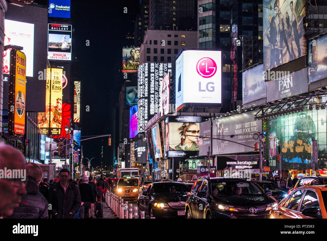 Times Square bei Nacht von New York in den USA Stockfoto