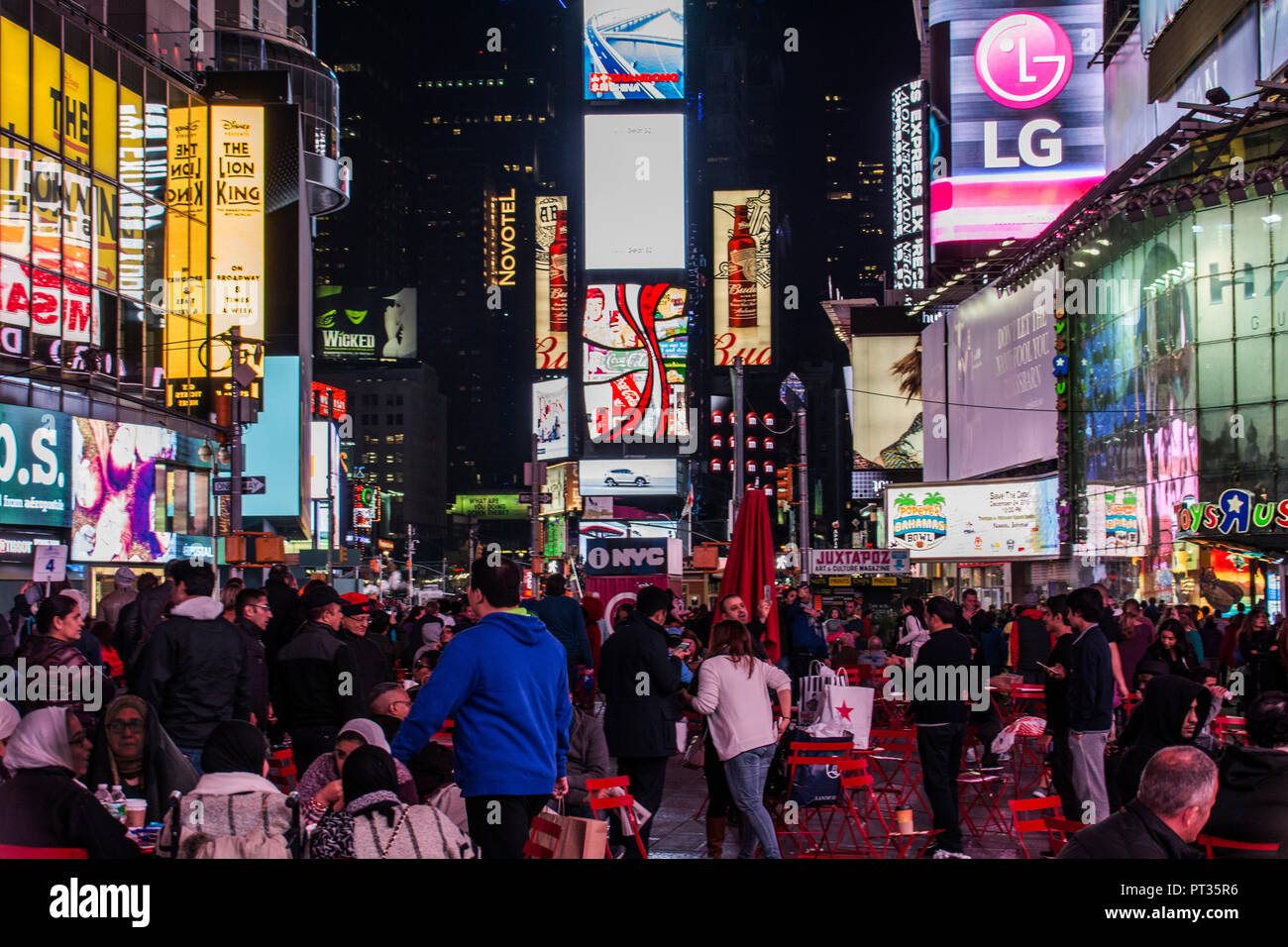 Times Square bei Nacht von New York in den USA Stockfoto