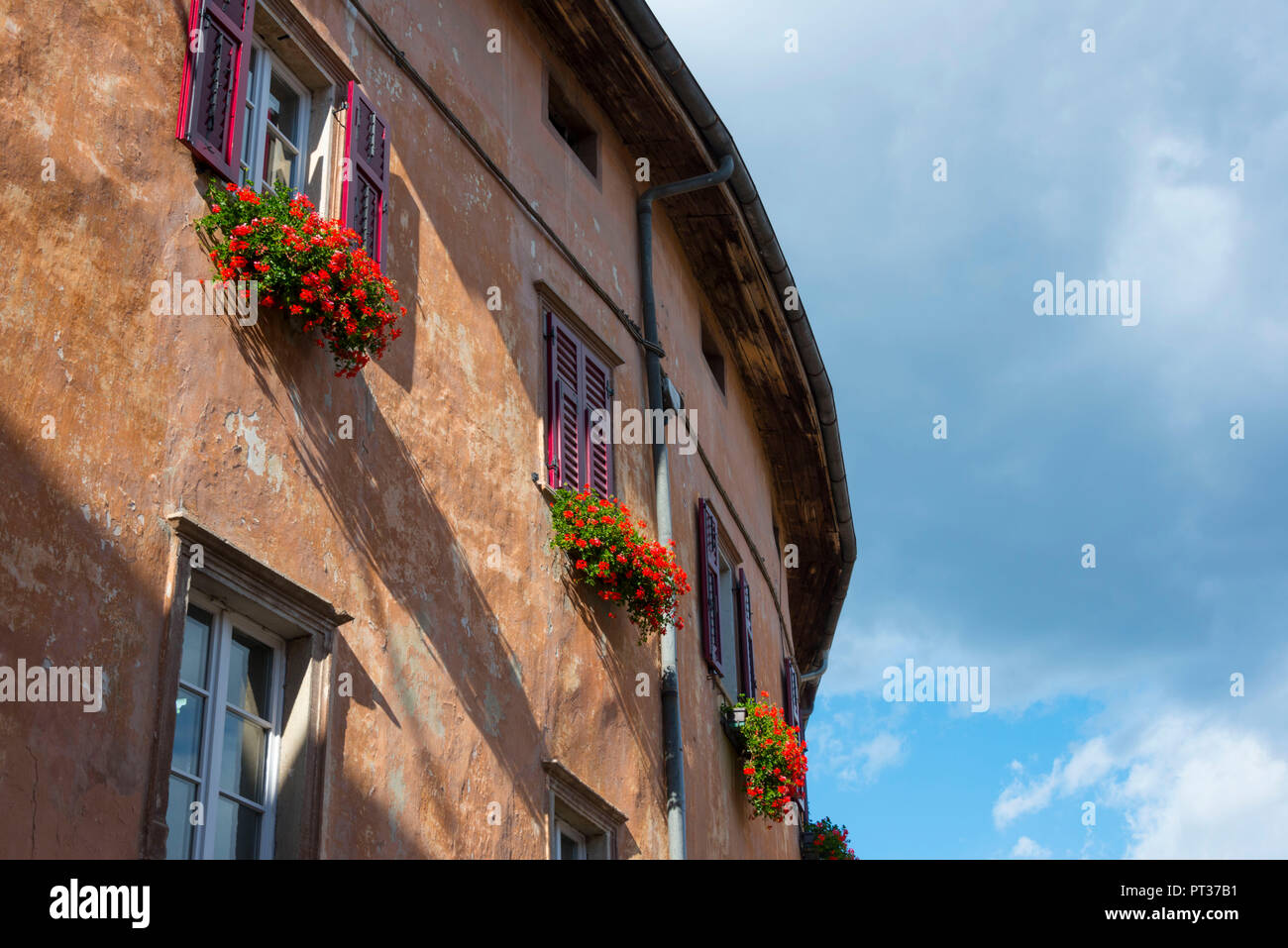 Typische alte Gebäude im Dorf, Tramin, Überetsch, Südtiroler Weinstraße, Südtirol, Italien Stockfoto