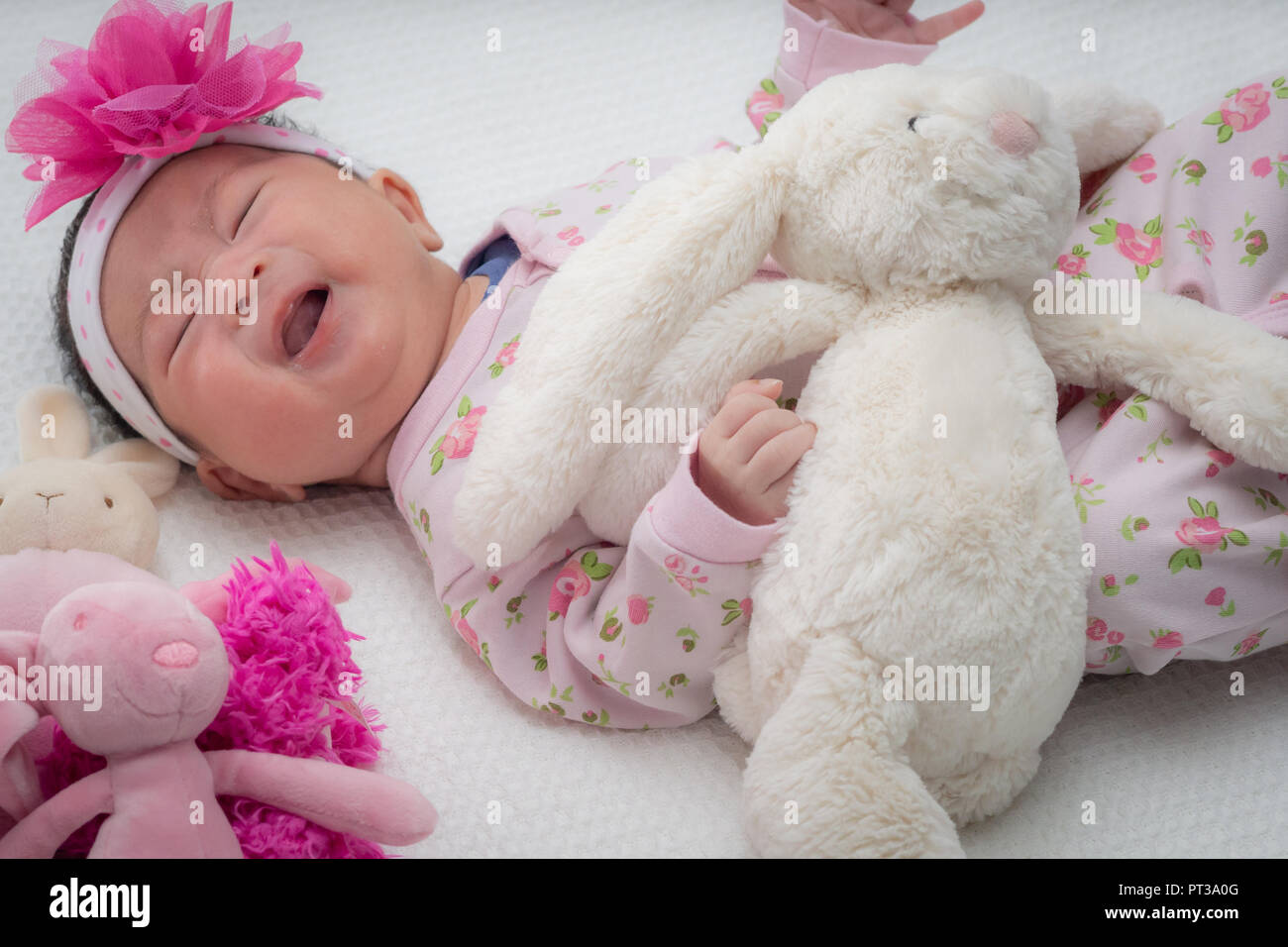 4 Wochen alte Babys schreien Stockfoto