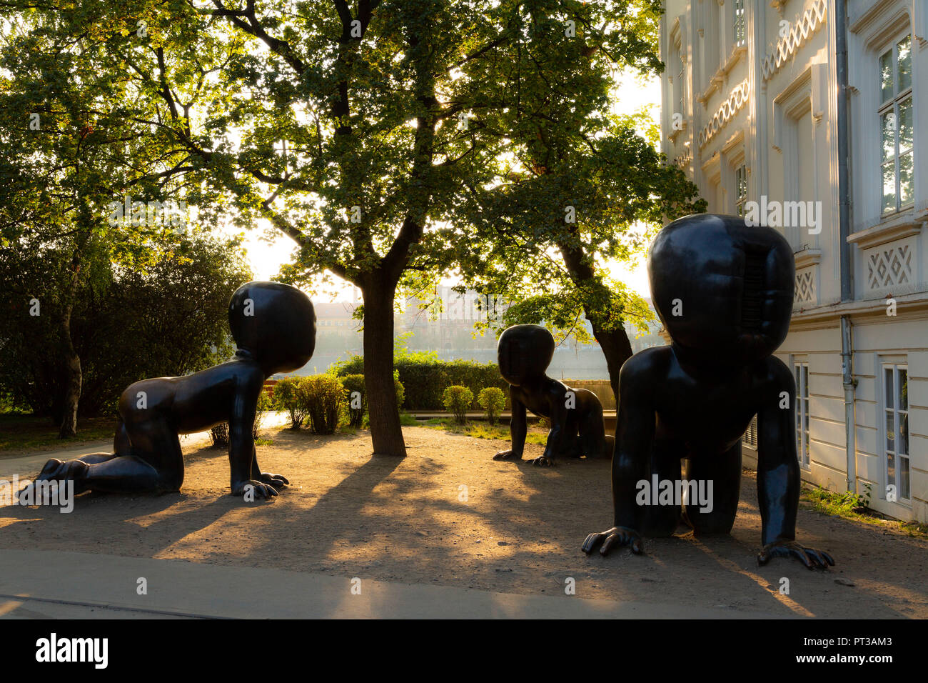 Europa, Tschechien, Prag, David Cerny - das Krabbeln Babys bei Kampa Park Stockfoto
