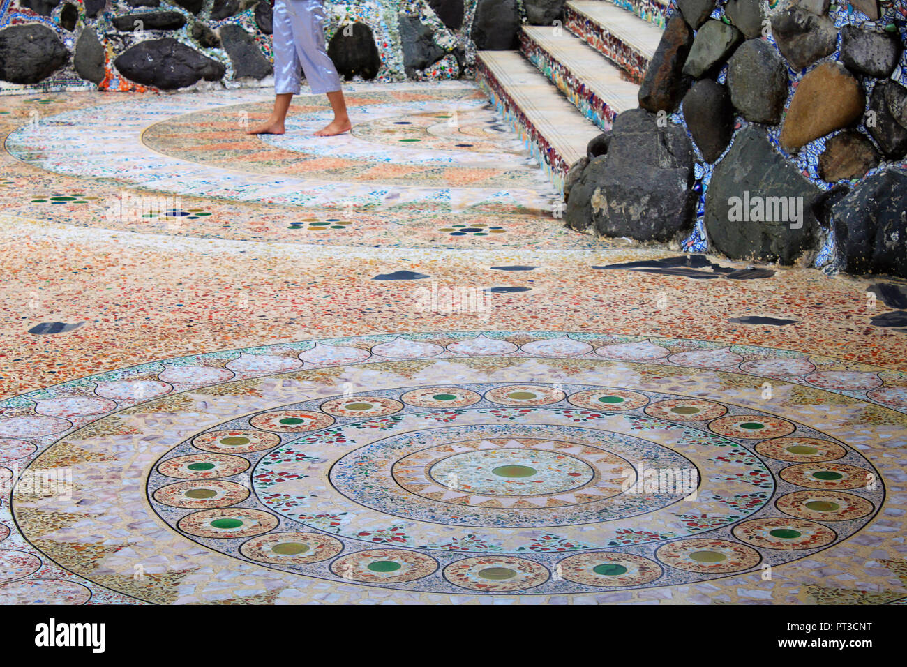 Kreisförmige Mosaik Mandalas auf dem Boden von Pha Sorn Kaew, Khao Kor, Phetchabun, Thailand. Stockfoto