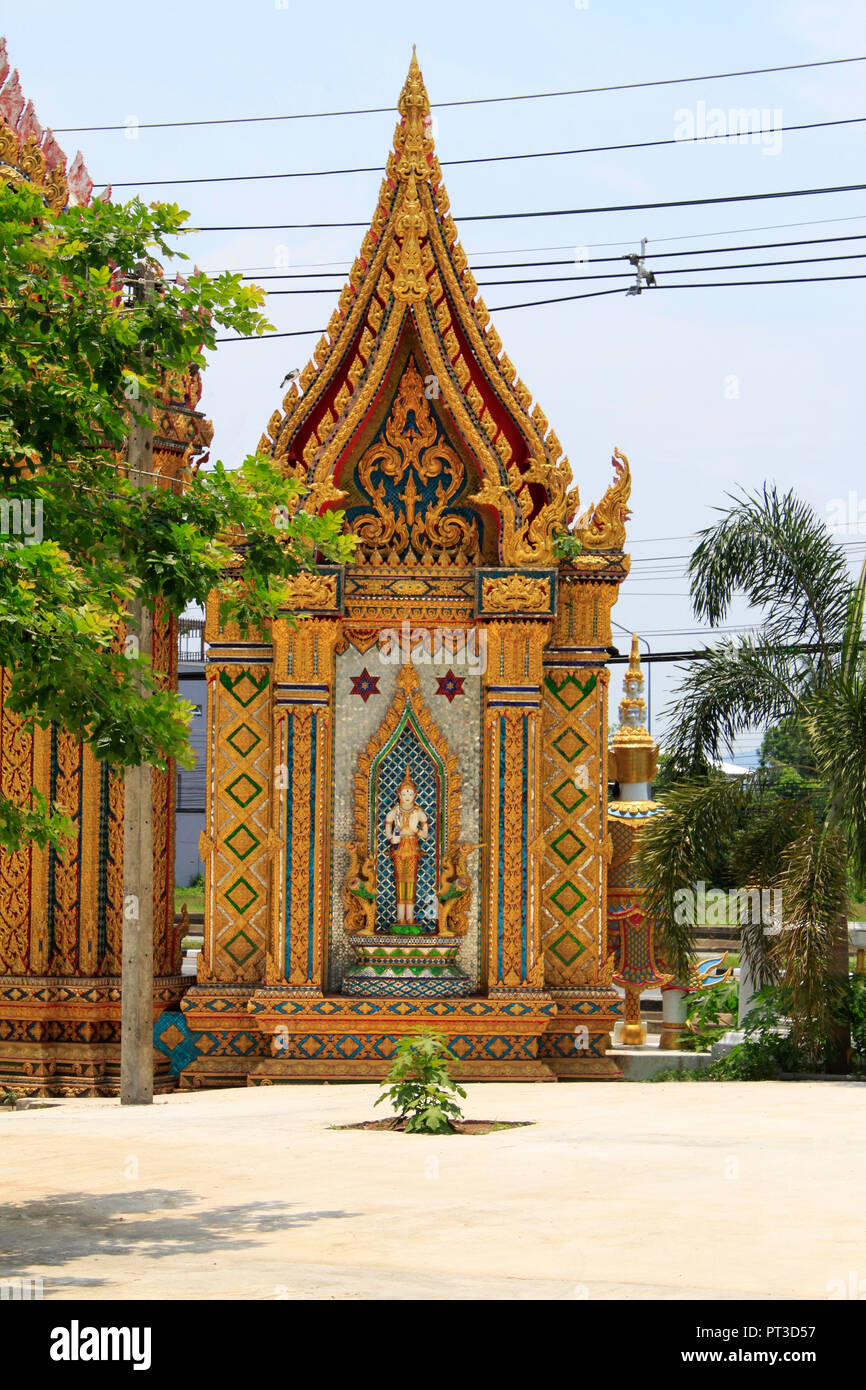 Golden Gate zu einem buddhistischen Tempel und Kloster in Ban Bung Sam Phan Nok, Phetchabun, Thailand. Stockfoto