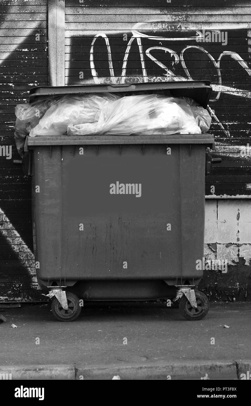 Gewerbliche Abfälle Mülltonne Stockfoto