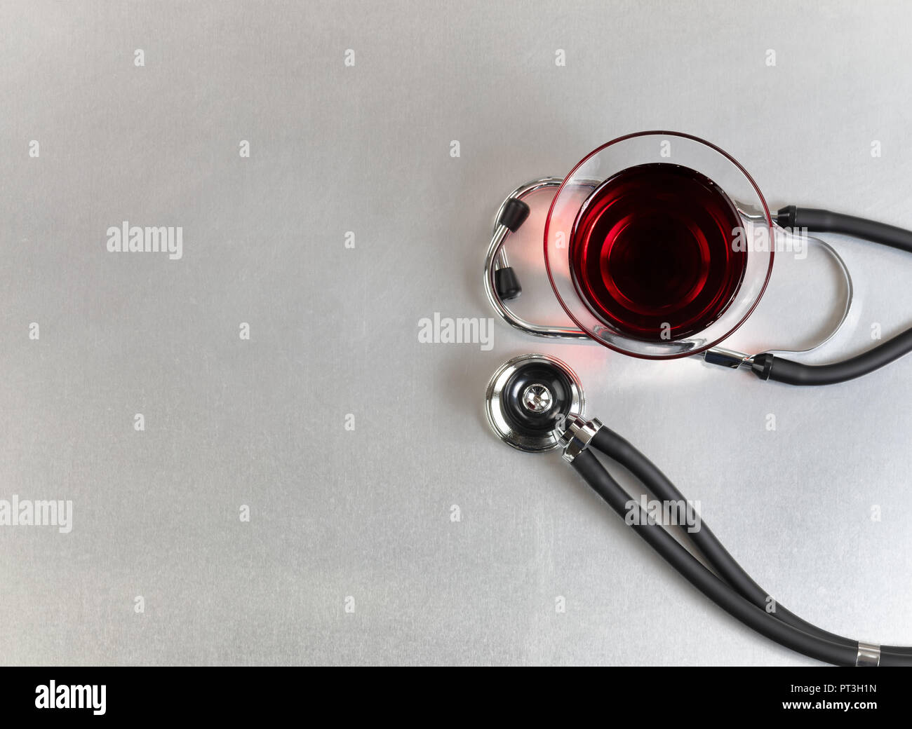Rotwein für alternative Medizin medizinische Tabelle Stockfoto