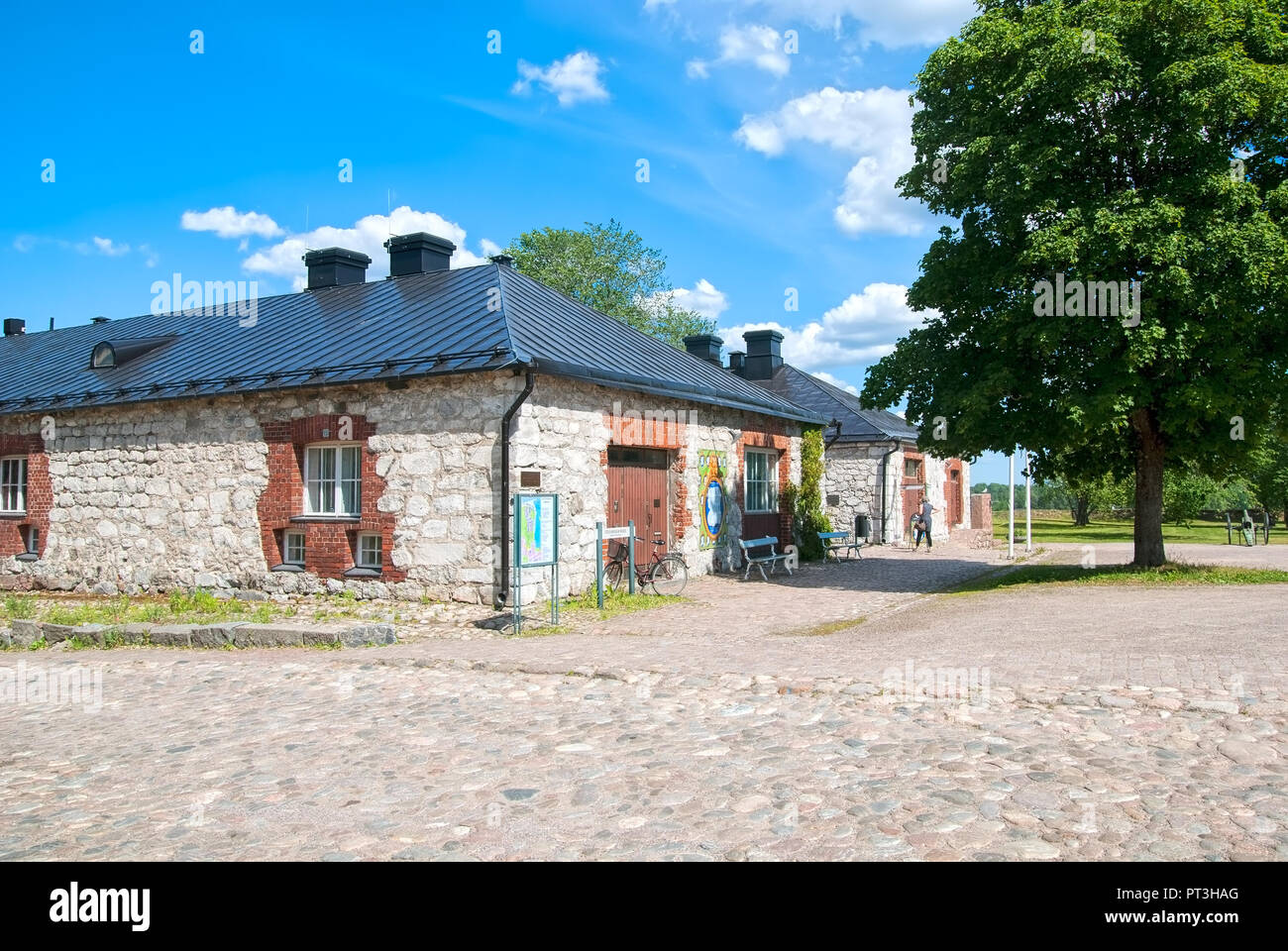 LAPPEENRANTA, Finnland - 15. JUNI 2016: Südkarelien Museum im letzten Festung. In ehemaligen Lagerhallen für Rückstellungen und Gewehren entfernt Stockfoto