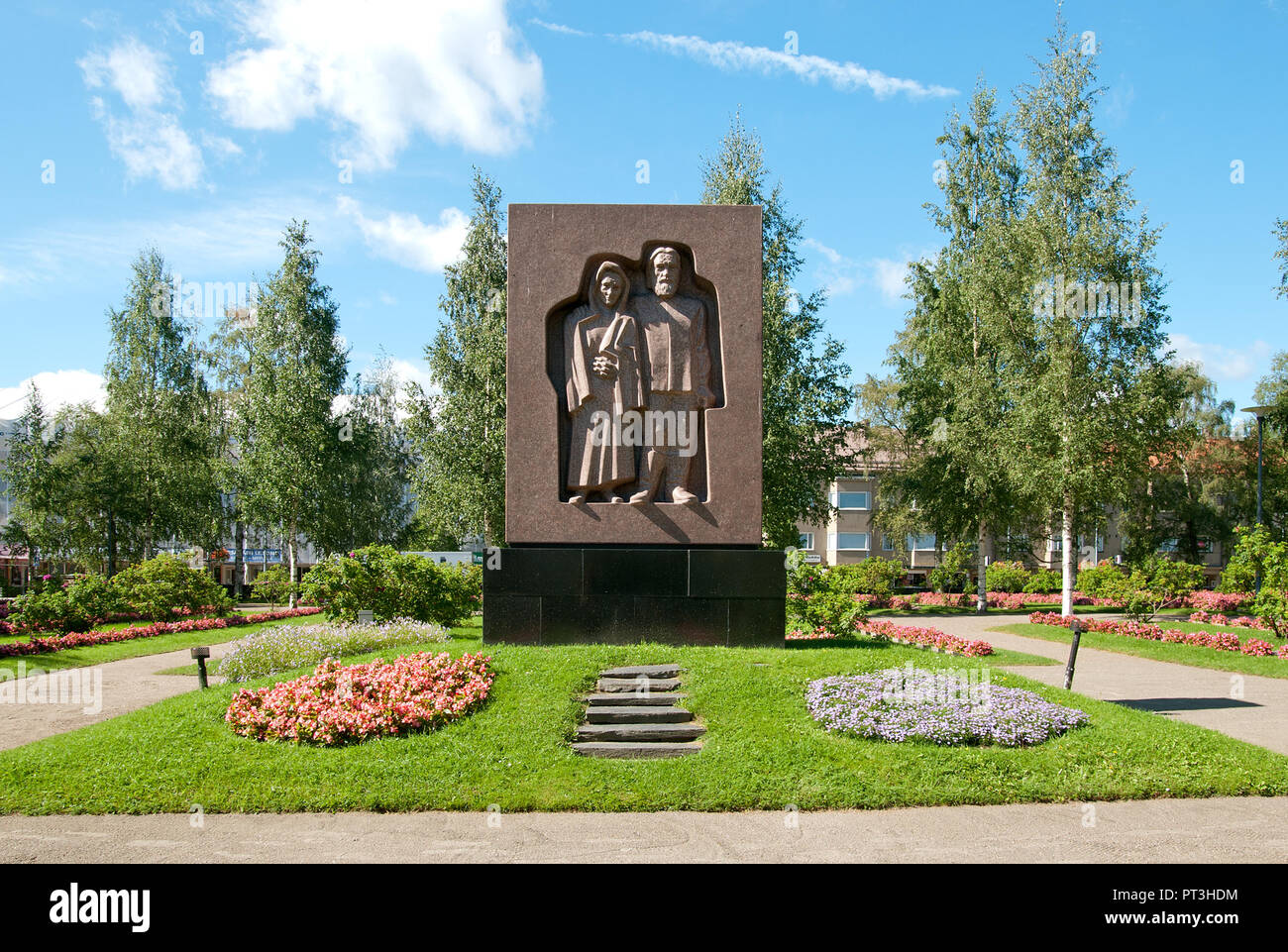 LAPPEENRANTA, Finnland - 8 August, 2016: Kriegerdenkmal Friedhof. Die Trauer und den Glauben an die Zukunft Denkmal mit Eltern von Held. Stockfoto