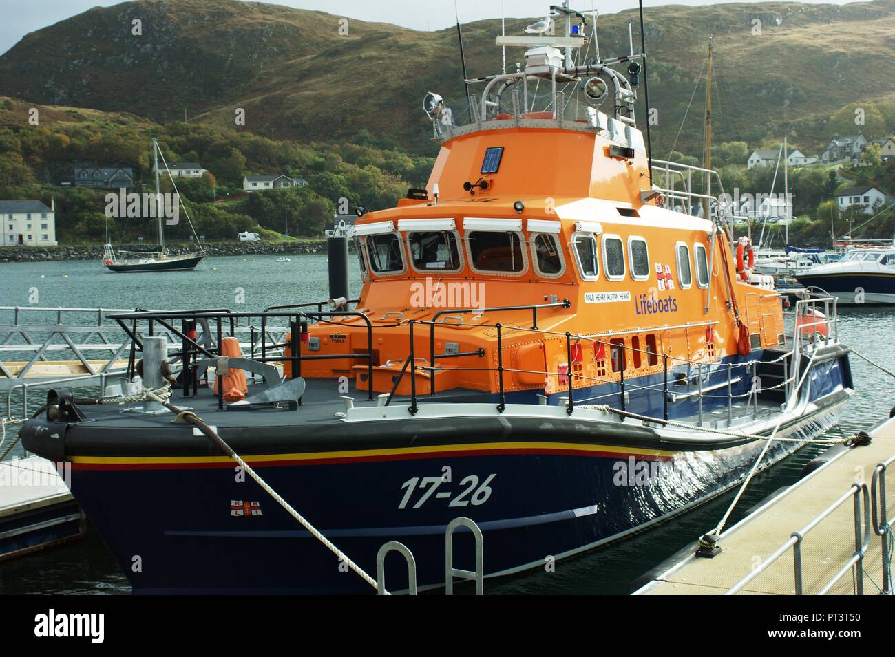 RNLI Lifeboat Henry Aston Hewat (17-26) an ihrem Liegeplatz im Hafen Mallaig Schottland Stockfoto