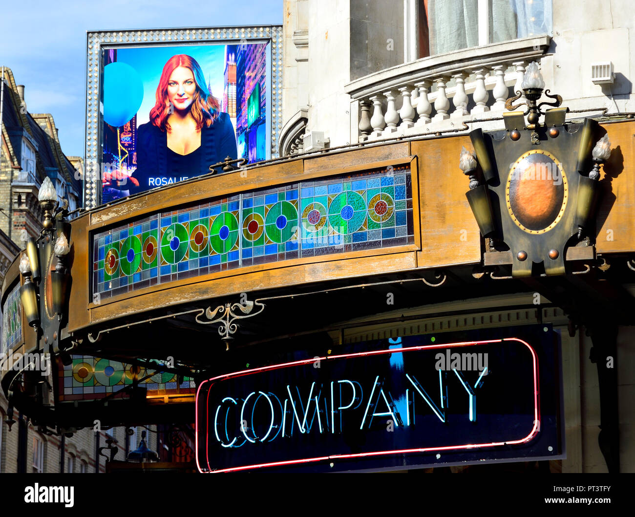 'Firma' (Stephen Sondheim musikalische) am Gielgud Theatre, Shaftesbury Avenue, London, England, UK. Oktober 2018. Starring Rosalie Craig und Patti L Stockfoto