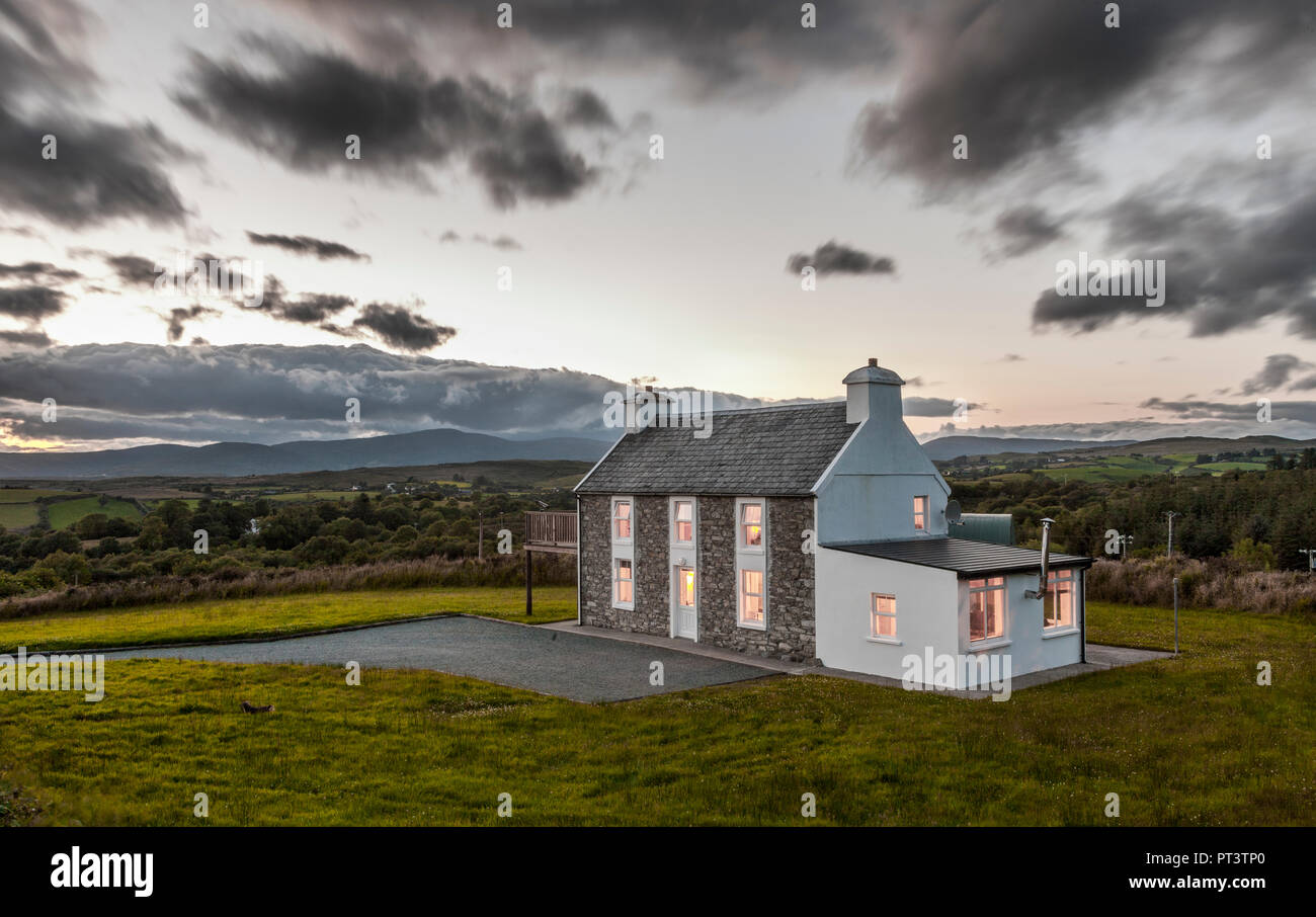Clooneygorman, Bantry, Cork, Irland. 24. Juli 2015. Ein altes Bauernhaus, dass modrenised worden ist und jetzt als Ferienhaus in Clooneygorman B Stockfoto