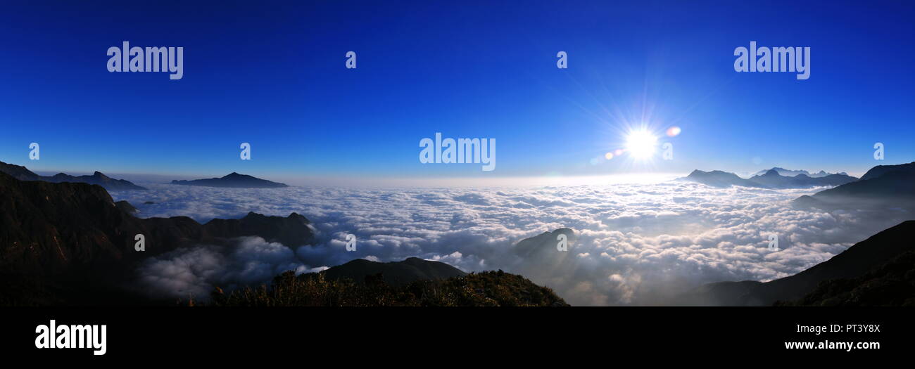 Die cloud Paradies - Bach Moc Luong Tu - 4. in der höchsten Berge in Vietnam Stockfoto